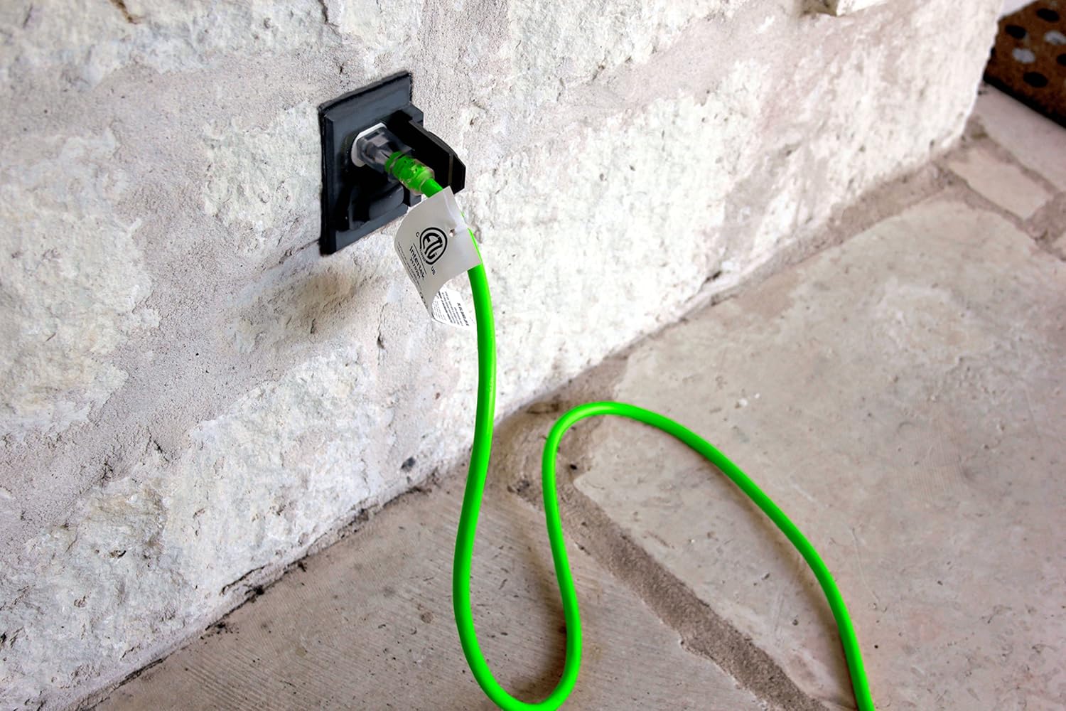 50-ft 14/3 Heavy Duty 3-Outlet Lighted SJTW Indoor/Outdoor Extension Cord by Watt's Wire - Yellow 50' 14-Gauge Grounded 15-Amp Three-Prong Power-Cord (50 foot 14-Awg) - - 