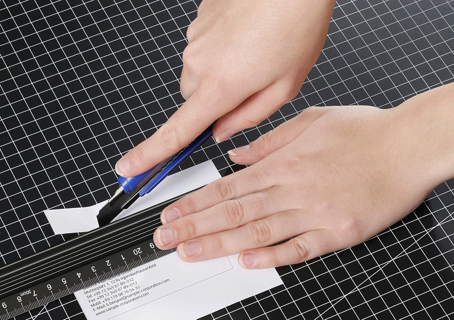 Dahle Vantage Self Healing Double-Sided Cutting Mat with Grid A1, Black, 90L x 60W cm - Image 5