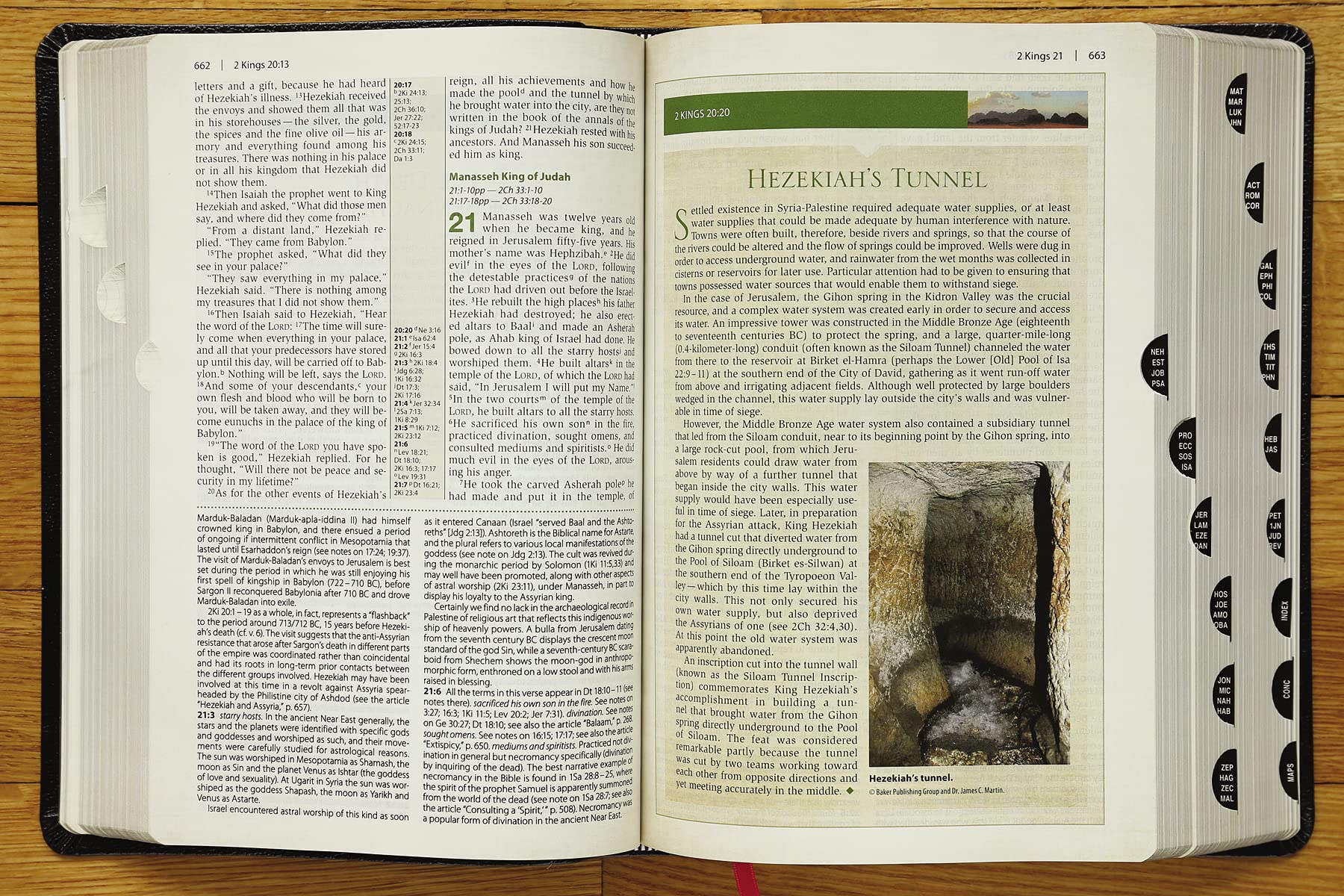 NIV, Cultural Backgrounds Study Bible (Context Changes Everything), Bonded Leather, Black, Red Letter, Thumb Indexed: Bringing to Life the Ancient World of Scripture