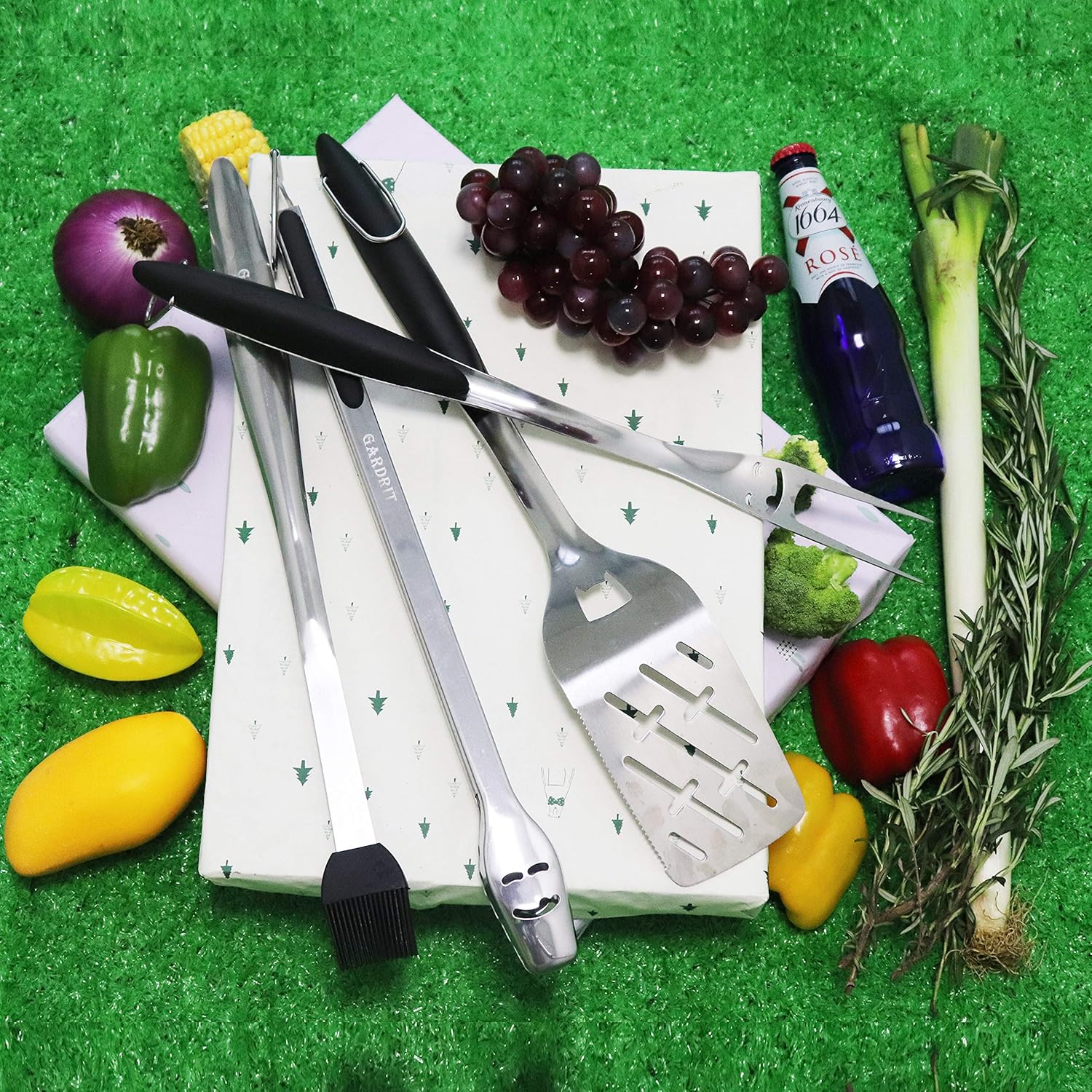 GARDRIT 18” Heavy Duty BBQ Grilling Tools Set. Smiley-Design Stainless Steel Grill Utensils Spatula, Fork, Locking Tongs & Basting Brush. Extra Thick Barbecue Accessories kit with Gift Box Package : Garden & Outdoor