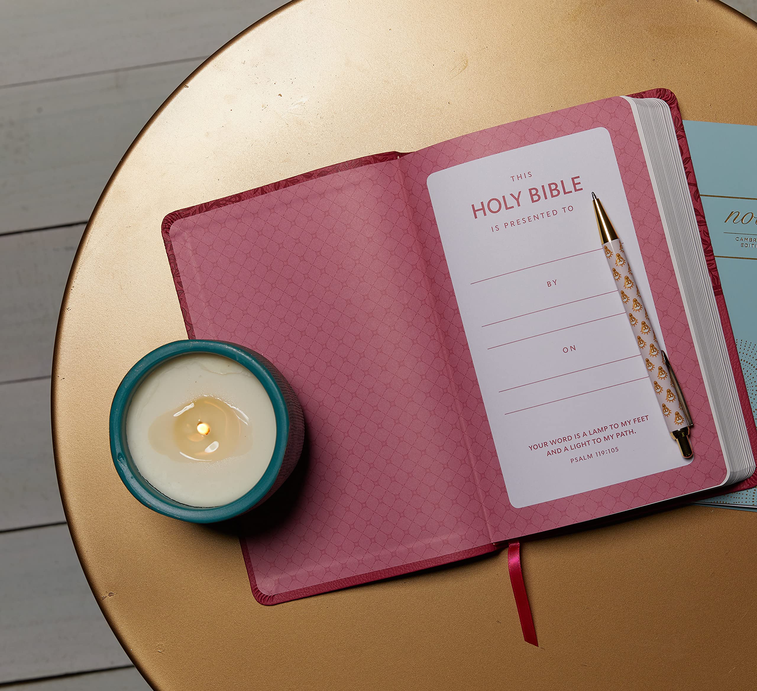 NKJV, Value Thinline Bible, Pink Leathersoft, Red Letter, Comfort Print: Holy Bible, New King James Version NKJV, Value Thinline Bible, Pink Leathersoft, Red Letter, Comfort Print: Holy Bible, New King James Version Imitation Leather
