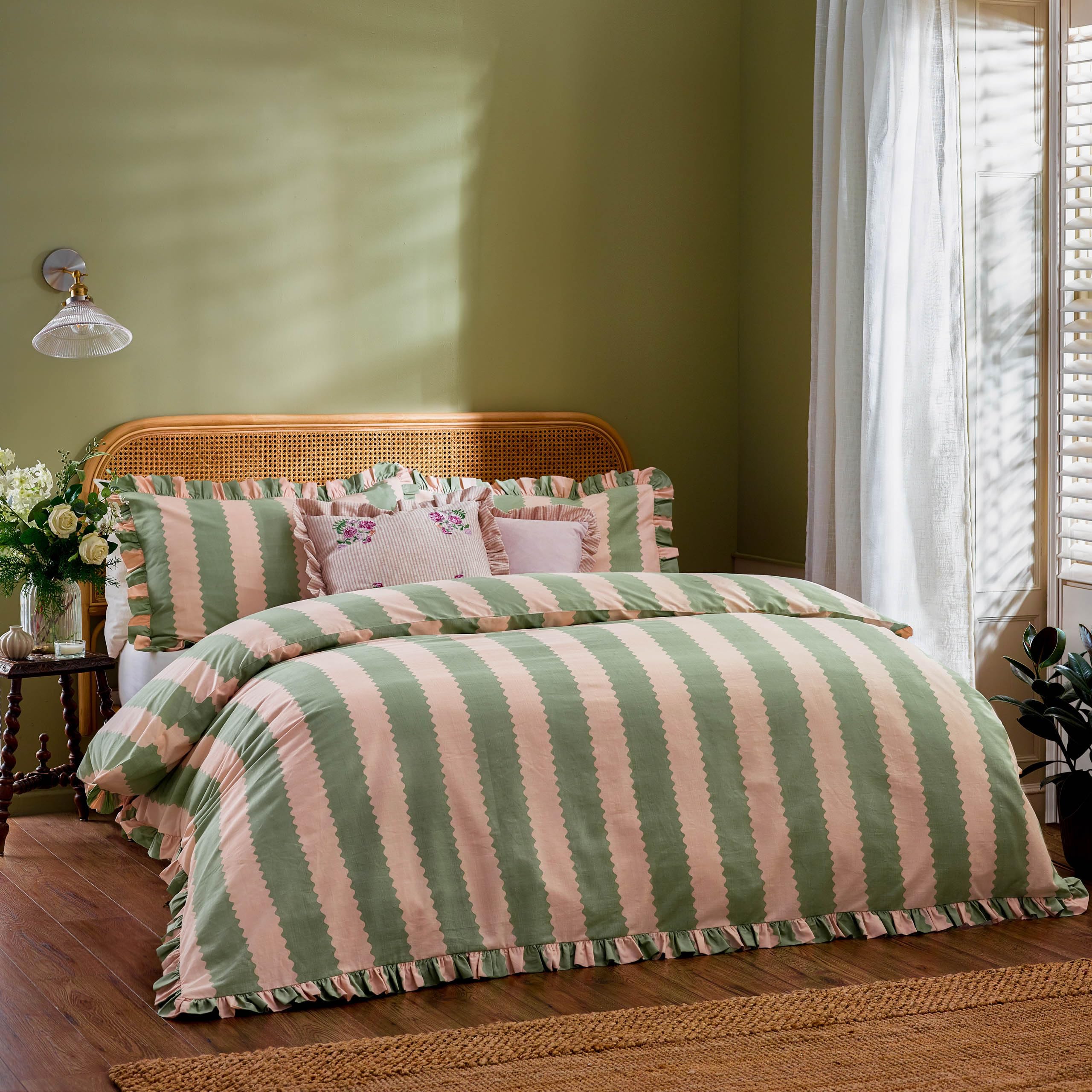 Wylder Birdie Stripe Duvet Cover Set – Reversible Cotton Rich Frilled Cottagecore Stripe Design with Ruffle Trim (Pink/Green - King)