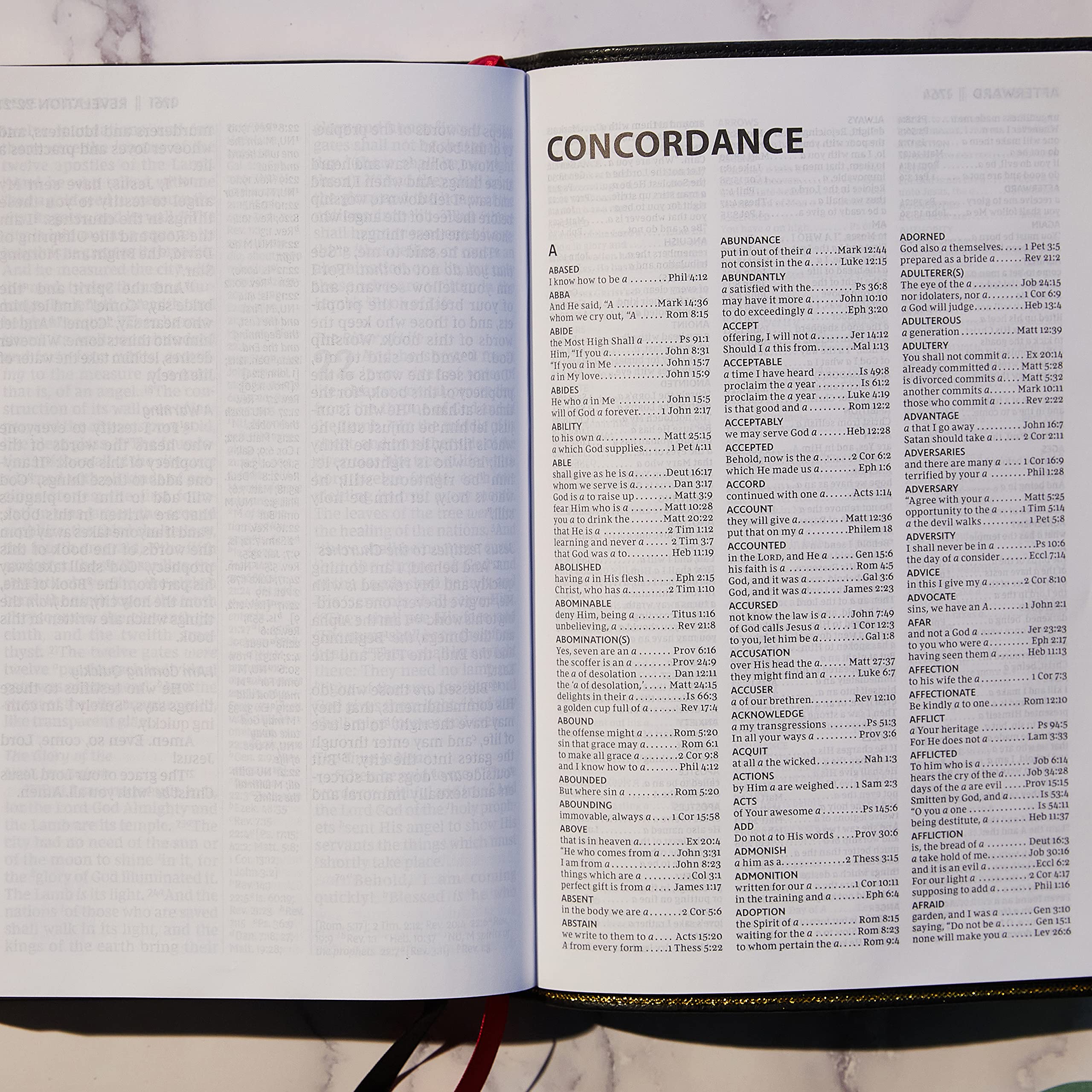 NKJV Holy Bible, Giant Print Center-Column Reference Bible, Black Leathersoft, Thumb Indexed, 72,000+ Cross References, Red Letter, Comfort Print: New King James Version