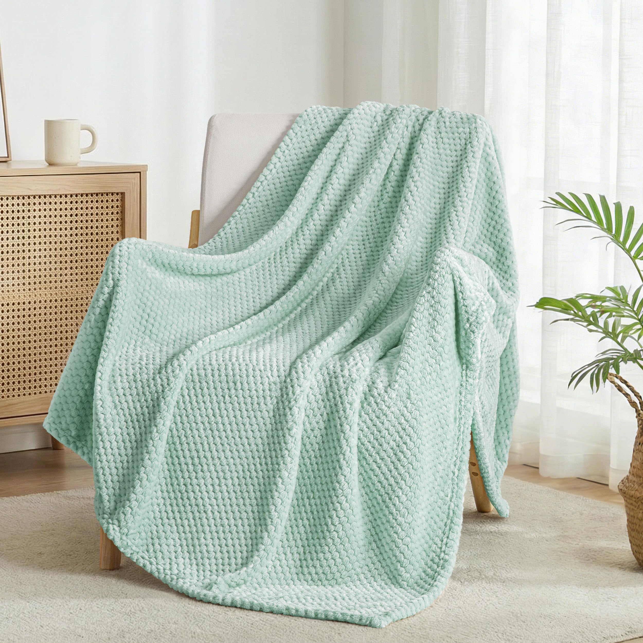 Exclusivo Mezcla Fleece Throw Blanket Extra Large, Super Soft and Warm Blankets for Couch, Sofa and Bed Waffle Textured, Cozy, Fuzzy and Lightweight, Mint Green, 127x178 CM