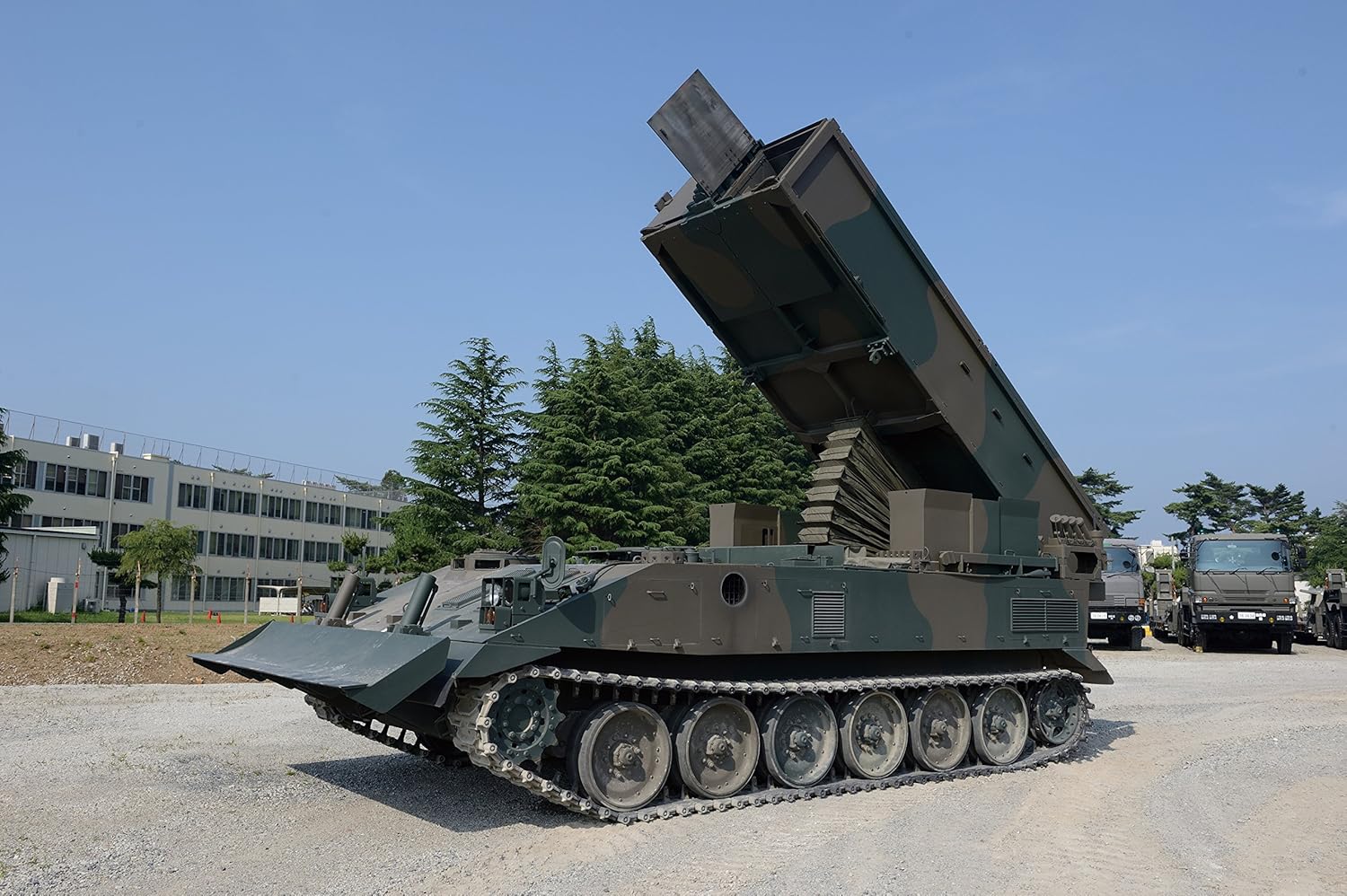 Amazon ウェポン フロントライン 陸上自衛隊 最新鋭戦車 陸戦の王者たち Blu Ray 映画