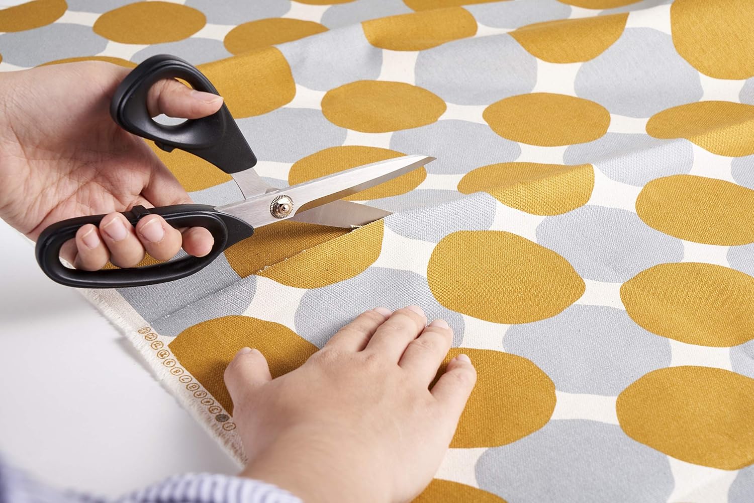 Beaditive Sewing Scissors - 8.5-Inch Stainless Steel Fabric Scissors - Professional Scissors for Easy Cloth Cutting & Quilting - Comfortable Craft Tailor & Dressmaker Shears: Home Improvement