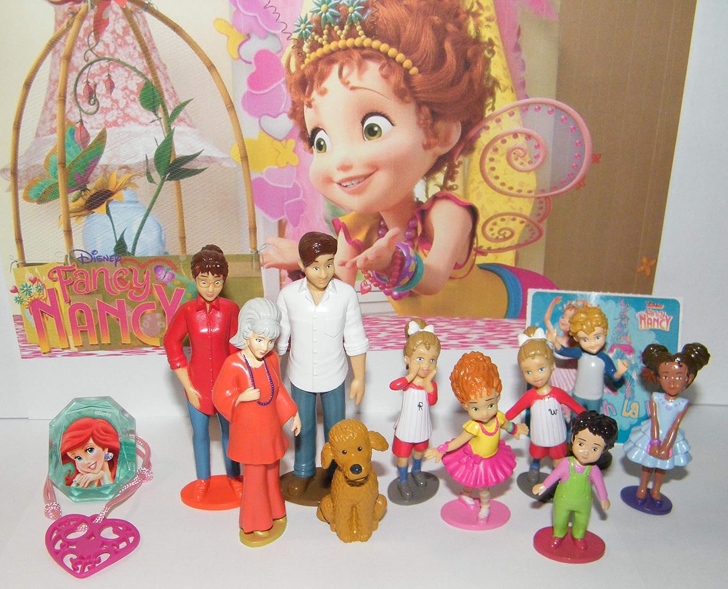 Amazon.com: Fancy Nancy Deluxe - Juego de 13 bolsas de regalo con 10 figuras, pegatina y 2 artículos divertidos con Nancy, sus amigos, el perro e incluso la señora Devine!: Toys \u0026 Games