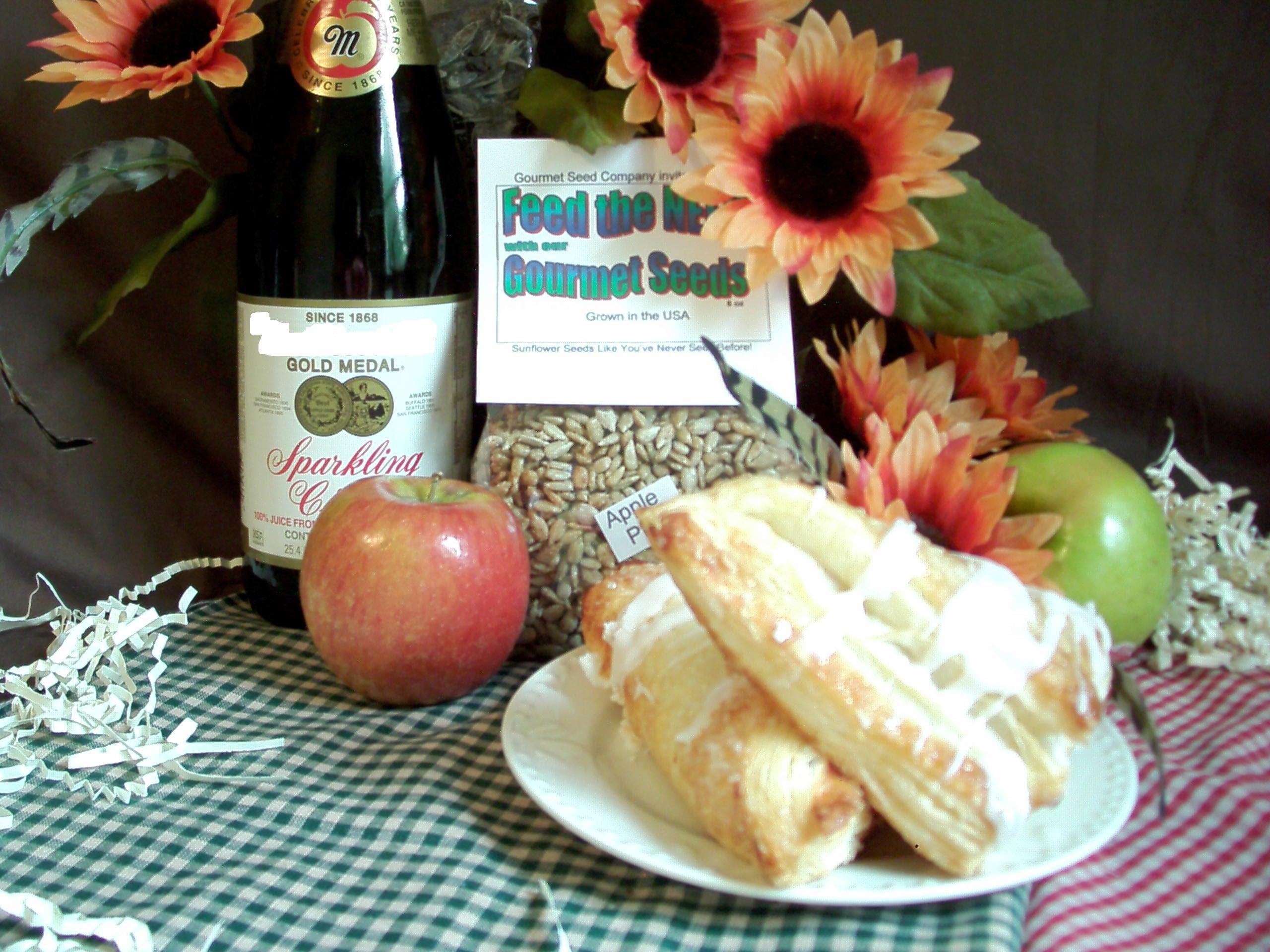 Nuthouse Online Gourmet Sunflower Seeds Sunflower Kernel APPLE PIE 14 oz bag