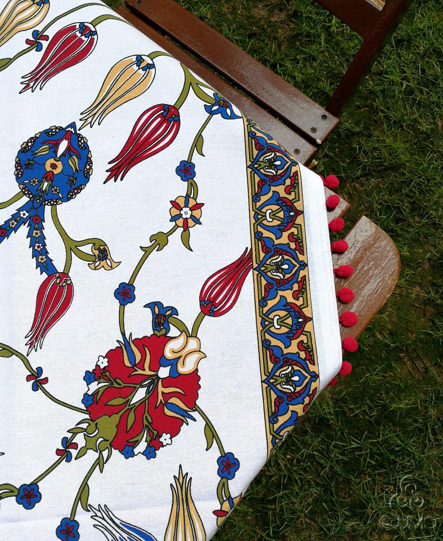 JIJIMA Square White Iznik Tile Print Turkish Ottoman Cotton Tablecloth Burgundy Pom-Poms