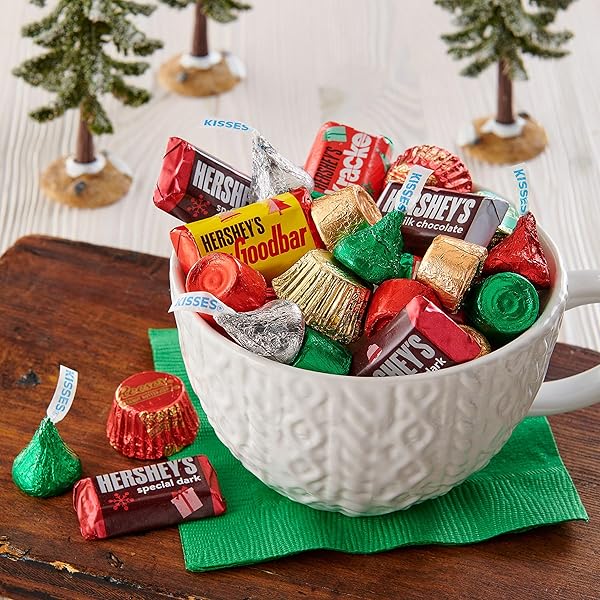 HERSHEY’S, REESE’S AND ROLO ASSORTED CHOCOLATE FLAVORED, CHRISTMAS CANDY BULK BAG, 34.2 OZ