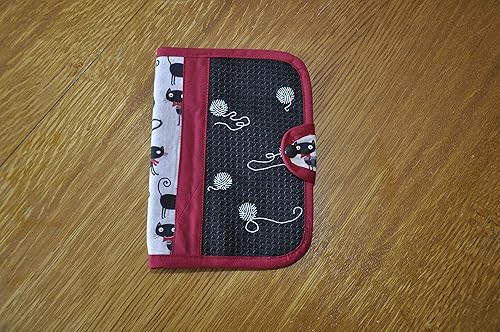Protege Carnet De Sante Pour Chat Noir Et Rouge Motif Chats Et Pelotes De Laine Personnalisable Amazon Fr Handmade