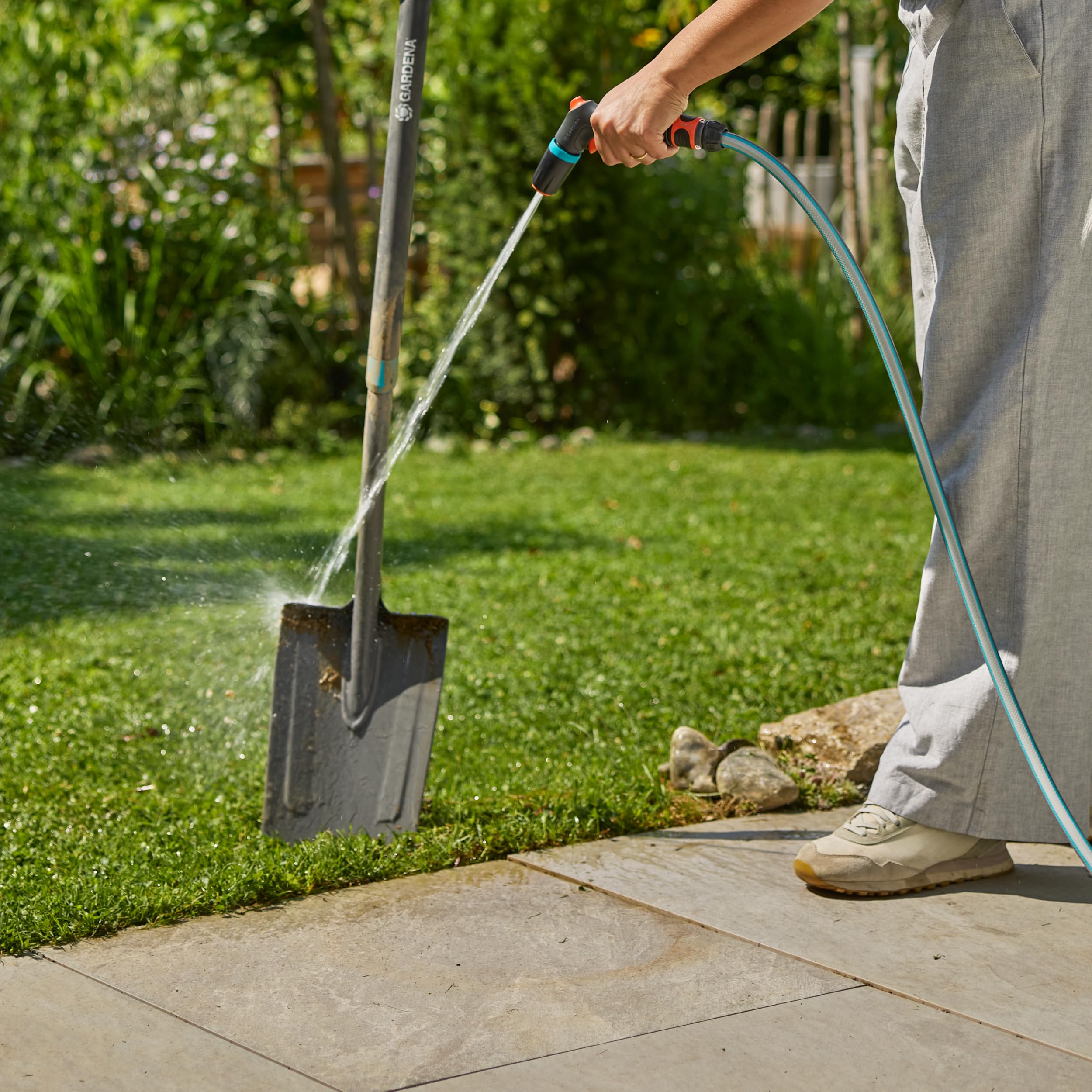 Gardena Classic Reinnigungsspritze Wasser Stop Set Brausen & Spritzen: Spritze für den Gartenschlauch, zum Reinigen und Bewässern, 2 Sprühbilder, langlebiges Design, mit Wasserstop (18361-20) 9