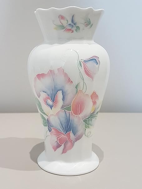 Aynsley China Little Sweetheart Vase 6 Amazon Co Uk Kitchen Home