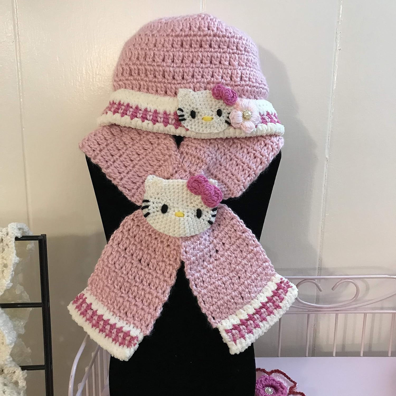 hello kitty crochet hat