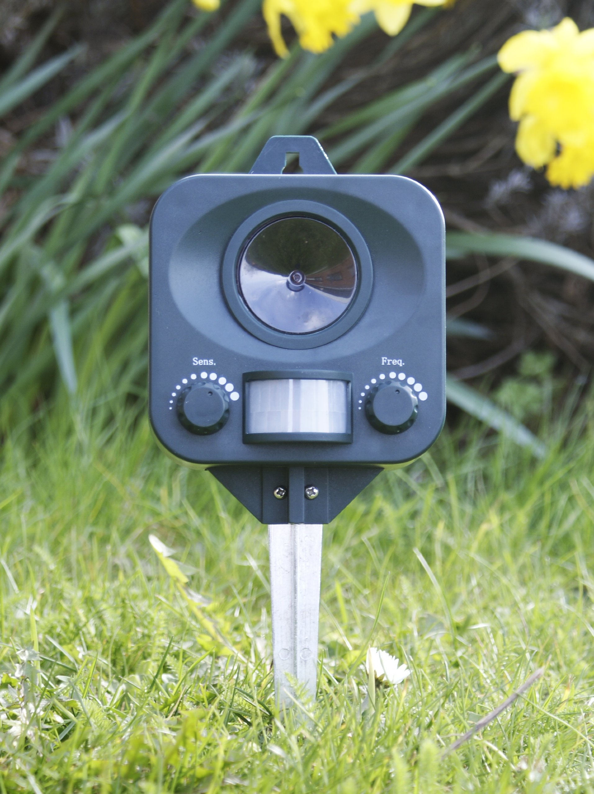 Pestbye Battery Operated Electronic Ultrasonic Outdoor Garden Cat