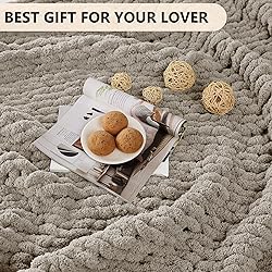 L'AGRATY Chunky Knit Blanket