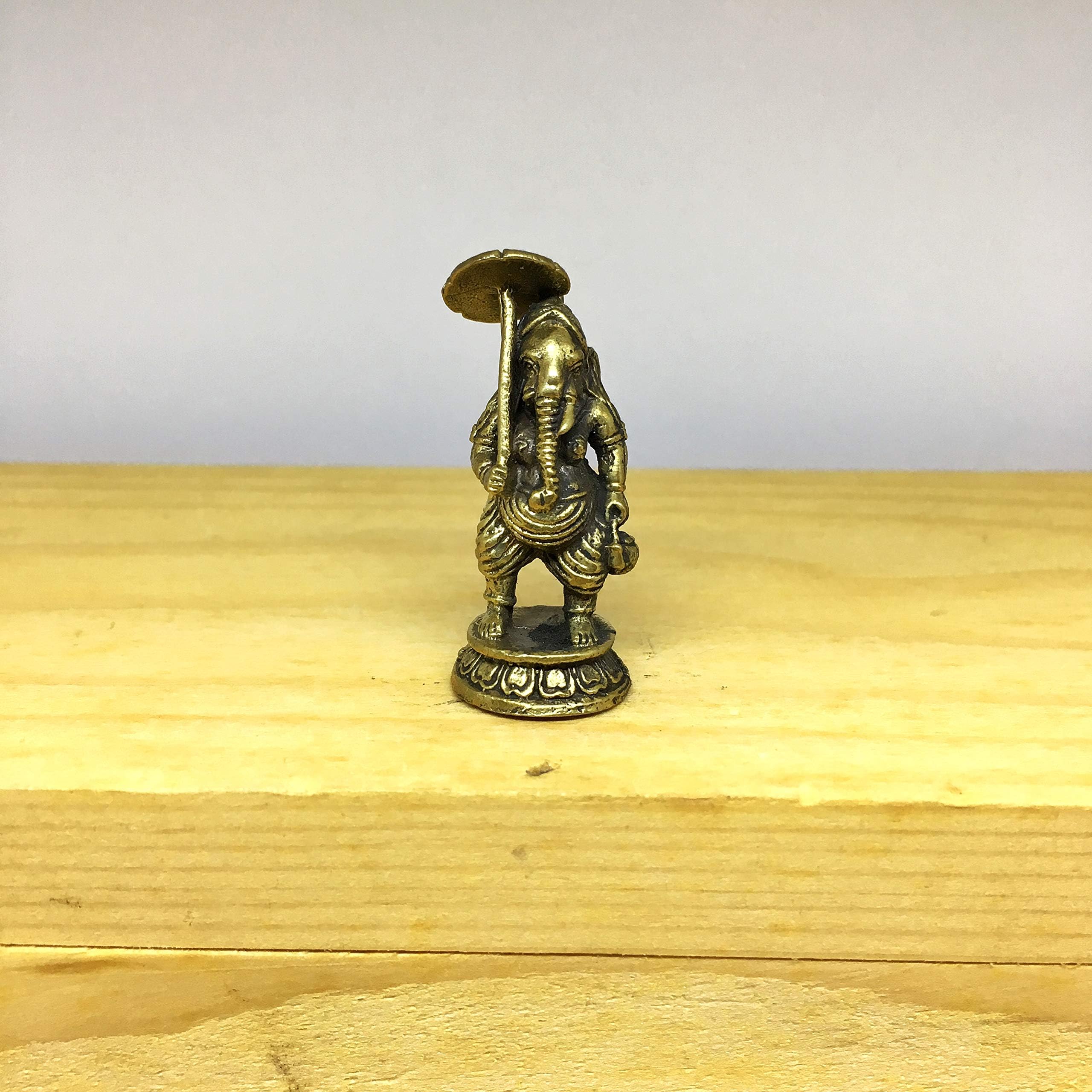 Ganesha Statue Elephant Hindu God of Success Small Hand-Painted in Gold Brass Decor for Wedding and Home Decoration