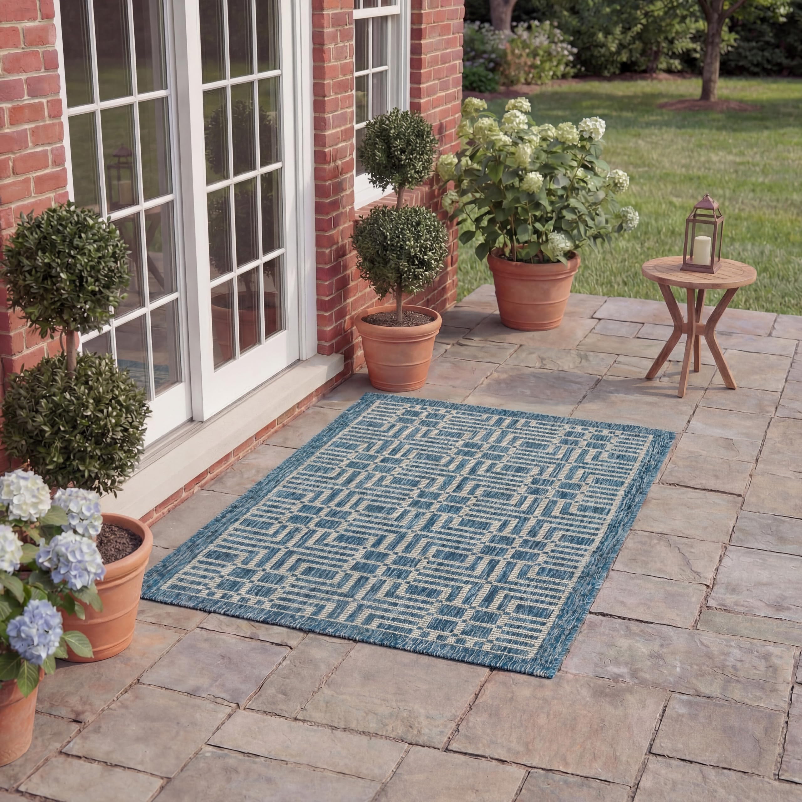 Safavieh Contemporary Indoor/Outdoor Woven Accent Area Rug, Courtyard Collection, CY8467, in Navy / Grey, 61 X 109 cm for Garden, Patio or Any Outdoor Space
