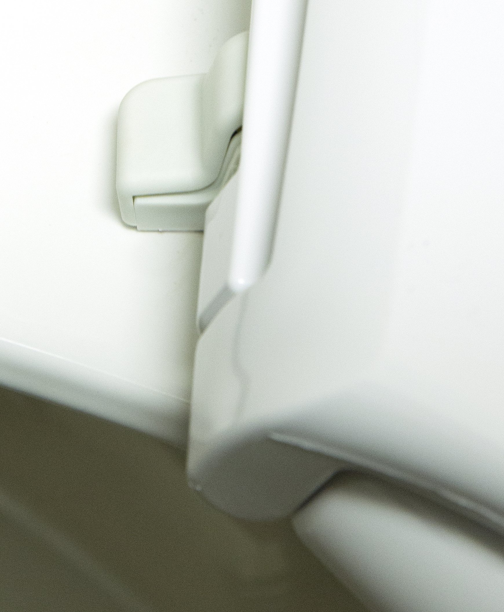 Big John 6W Oversized Toilet Seat with Cover For Round Or Elongated