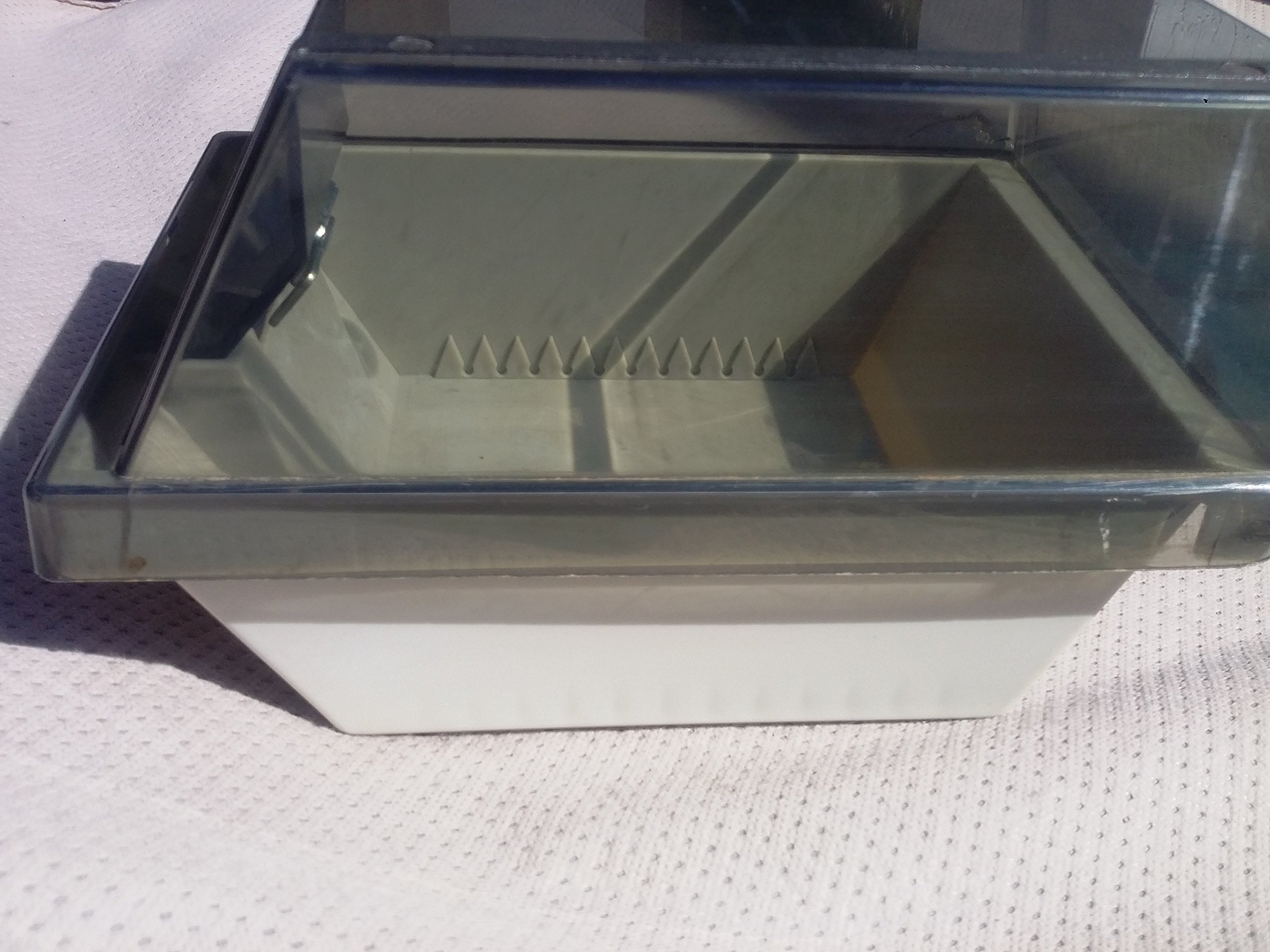 Vintage 1980s Floppy Disk 5 1/4 5.25 Storage Case Data-Case Hinged Plastic Holder (Tinted/Beige)