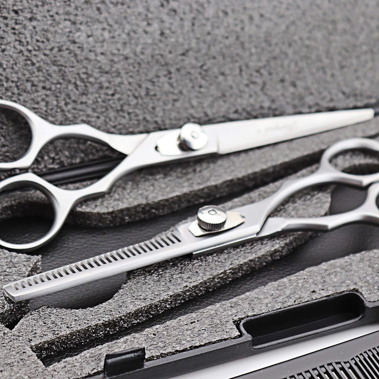 Haryali London Professional Hairdressing Barber Scissors Set Thinning Texturing Hairdresser Hair Cutting Shears with Adjustable Screw, Comb, Oil Bottle, Cloth and Hair Clipper Comes in Black Box - Image 5