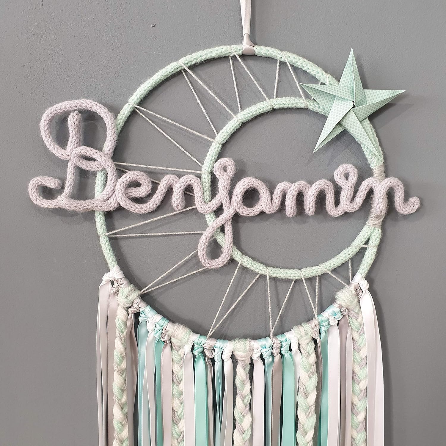 Gris Et Blanc Attrape Reve Prenom Personnalisable En Tricotin Hauteur 90 Cm Environ Vert Deau Decoration De Chambre D Enfant Produits Handmade