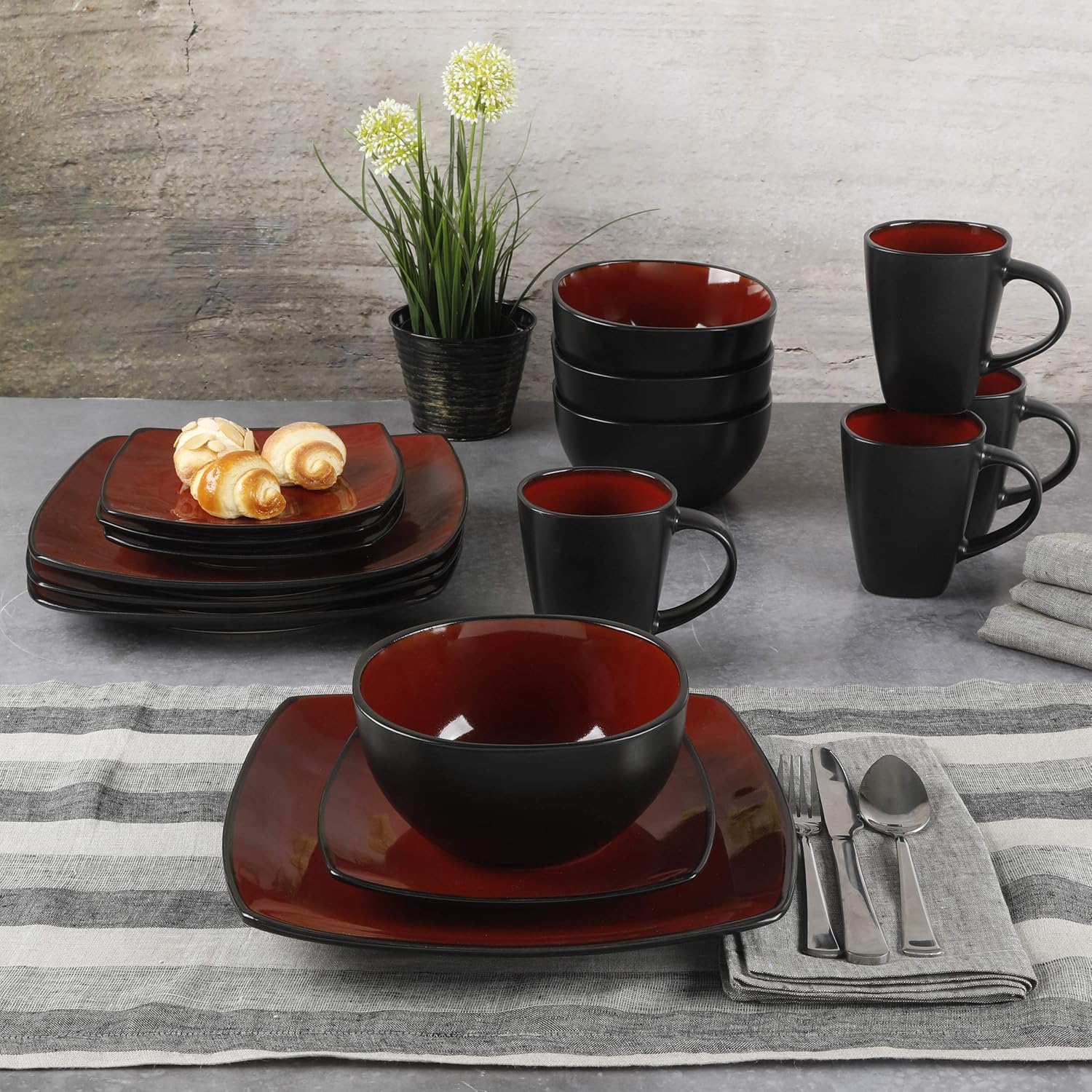 Gibson Soho Lounge 16-Piece Square Reactive Glaze Dinnerware Set, Red: Kitchen & Dining
