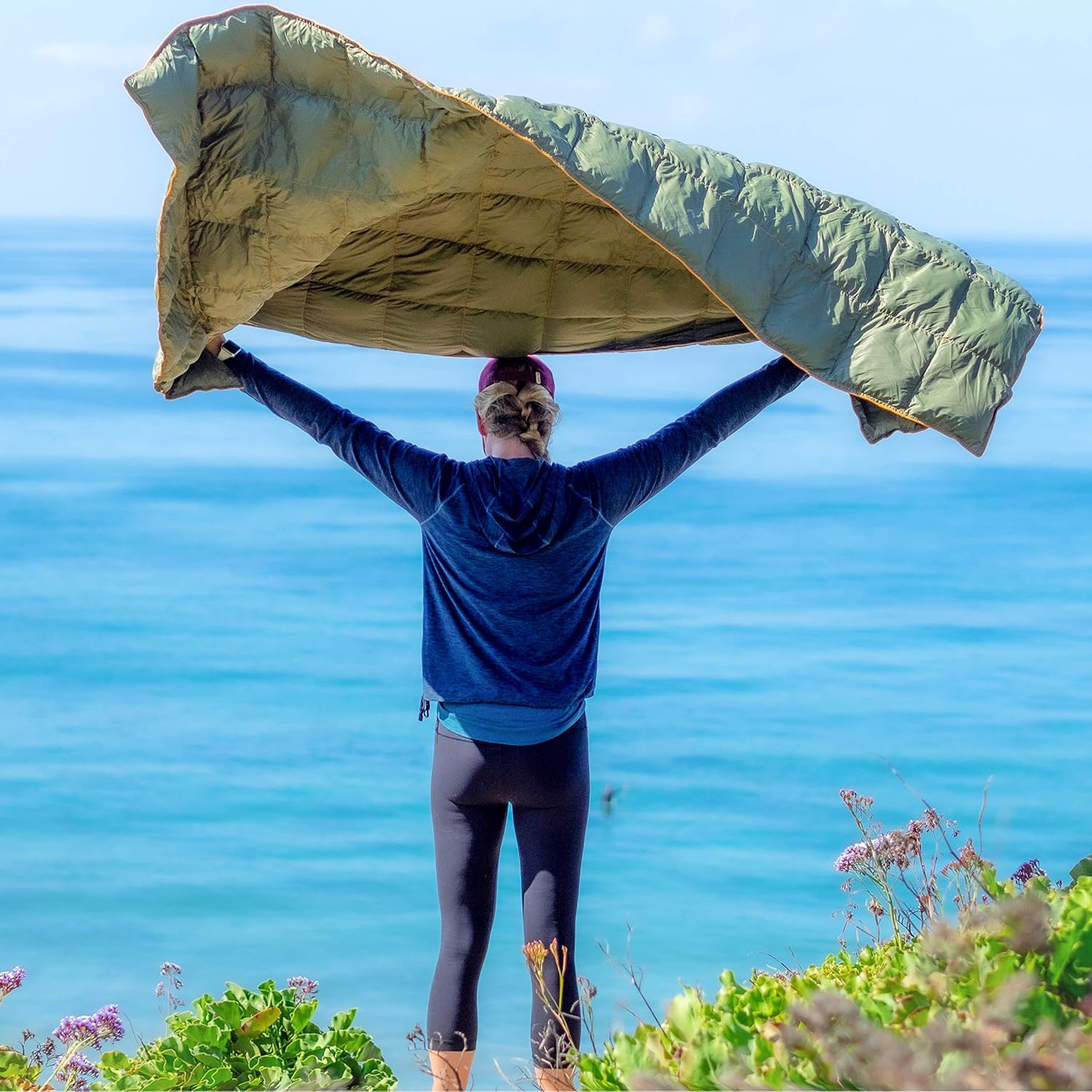 Get Out Gear Down Camping Blanket - Outdoor Lightweight Packable 650 Fill Power Down Blanket Compact Waterproof and Warm Backpacking Quilt for Camping Hiking Travel Hammock : Clothing