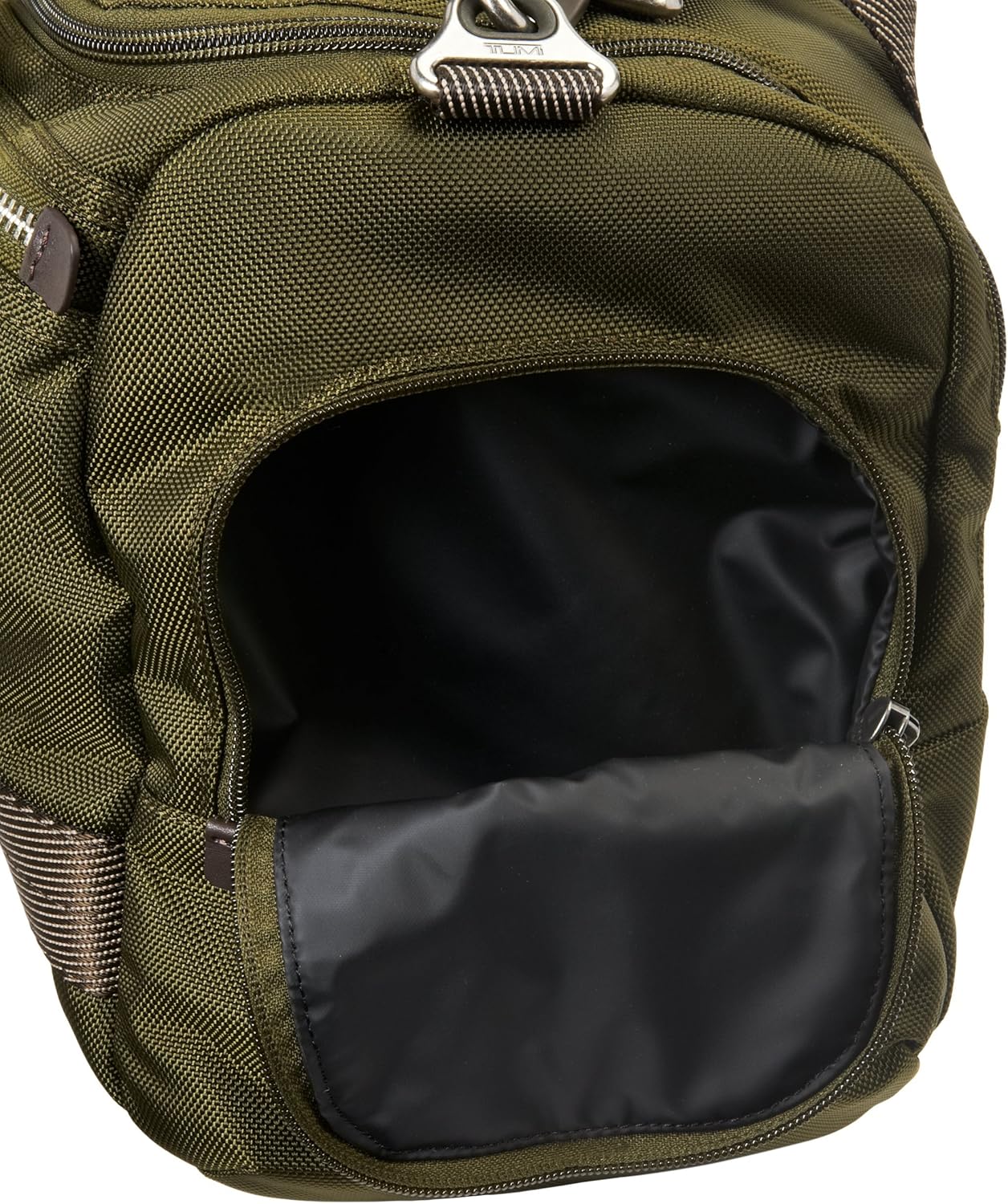 tumi maxwell gym bag