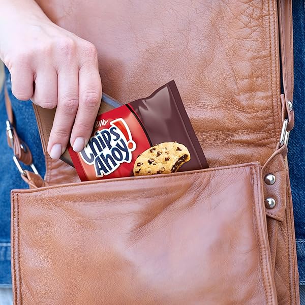 CHIPS AHOY! COOKIES VARIETY PACK, ORIGINAL CHOCOLATE CHIP, CHEWY CHOCOLATE CHIP WITH REESE’S PEANUT BUTTER CUPS & CHEWY HERSHEY’S FUDGE FILLED SOFT COOKIES, 50 SNACK PACKS