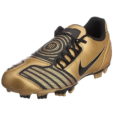 total 90 soccer boots