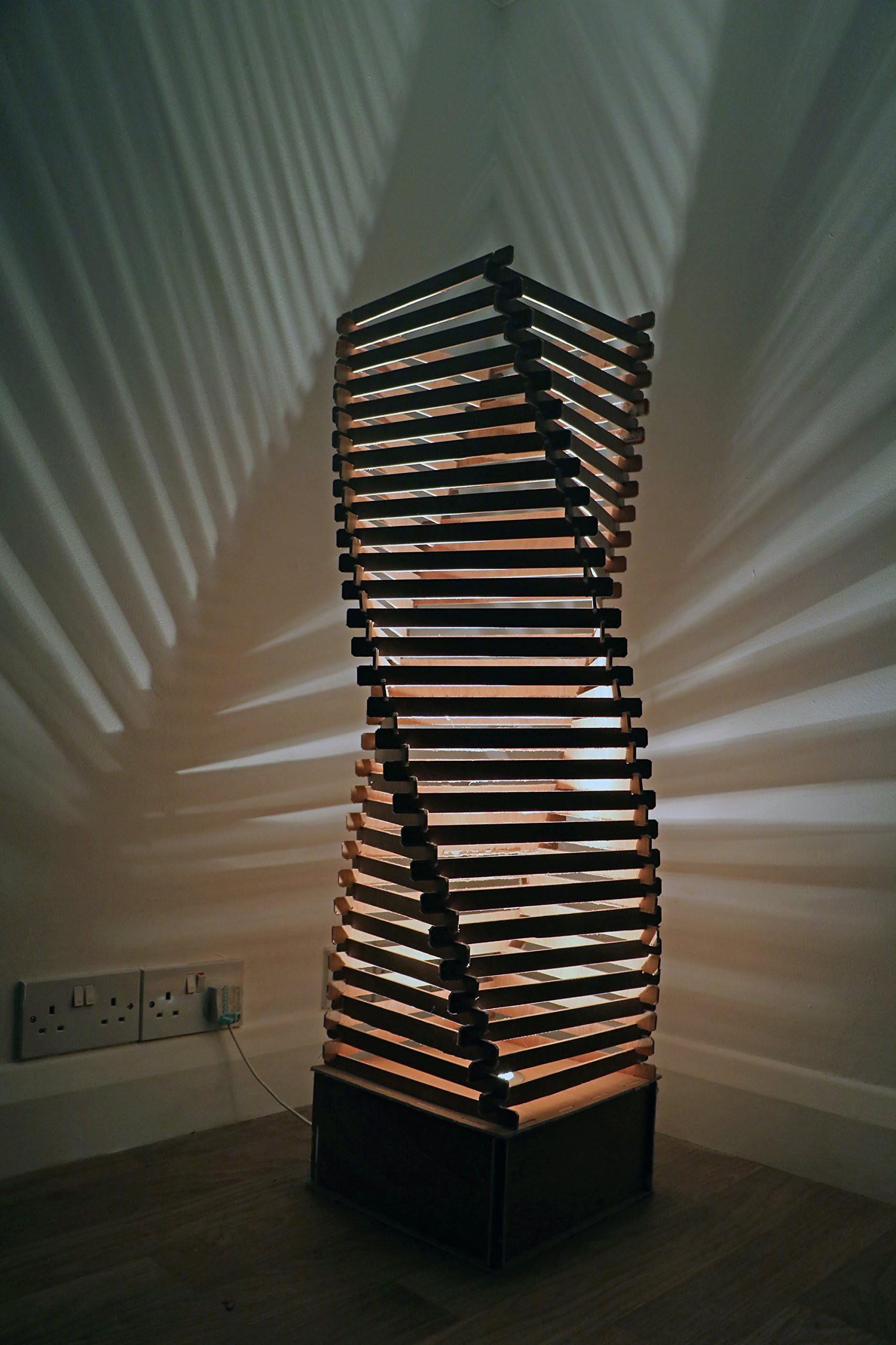 Floor lamp made from wood - Beautiful mood lighting floor lamp - Ideal living room lamp, study lamp or bedroom lamp