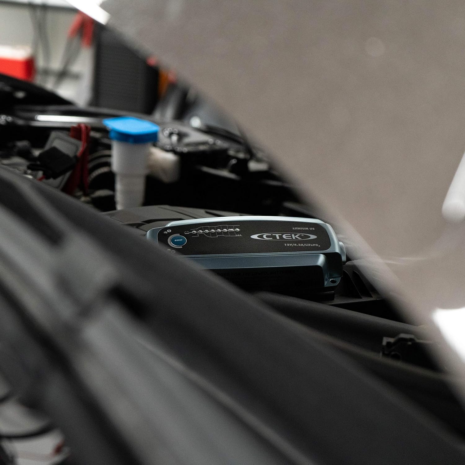 CTEK (56-926) Lithium US 12 Volt Fully Automatic Lithium Ion Phosphate Battery Charger: Automotive
