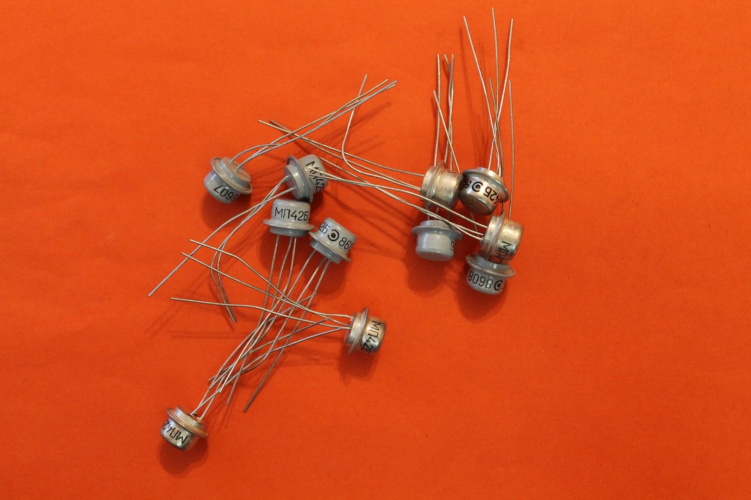 Amazon.com: S.U.R. & R Tools Transistors Germanium MP42B Analogue 2N123 ...