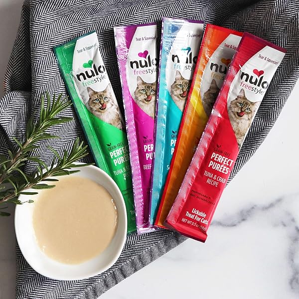 NULO FREESTYLE GRAIN-FREE PERFECT PUREES PREMIUM WET CAT TREATS, SQUEEZABLE MEAL TOPPER FOR FELINES, HIGH MOISTURE CONTENT TO SUPPORT HYDRATION, 0.5 OUNCES IN EACH LICKABLE WET CAT TREAT POUCH
