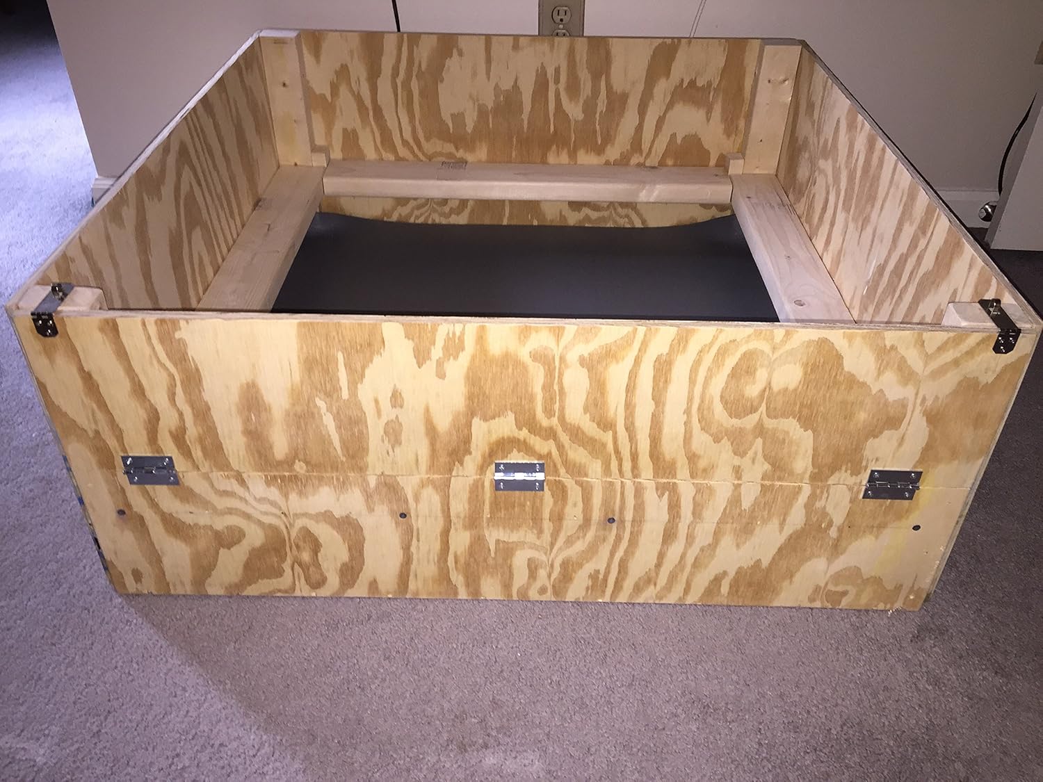 whelping box with lid