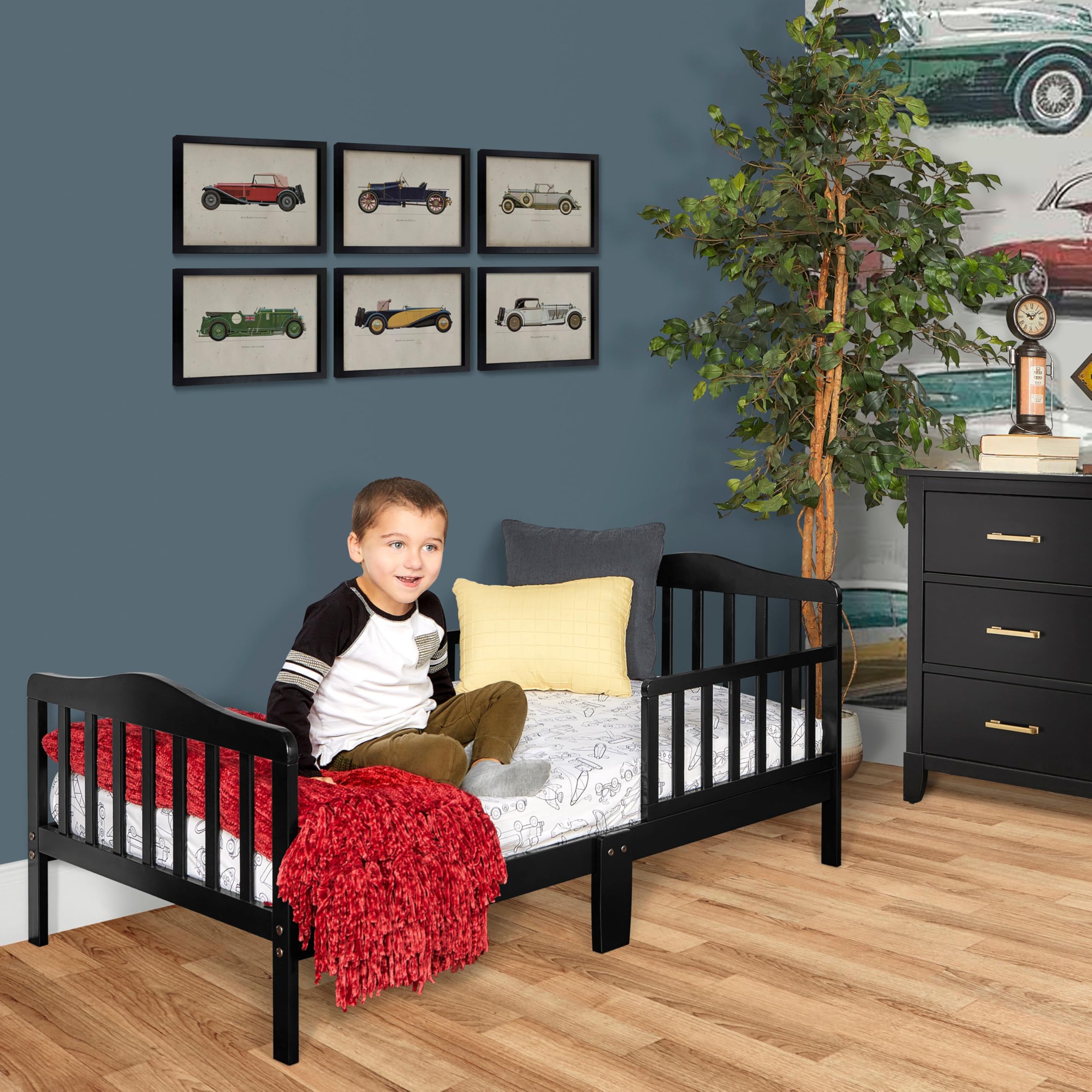 Dream On Me Sydney Toddler Bed in Black, Greenguard Gold Certified, JPMA Certified, Low To Floor Design, Non-Toxic Finish, Safety Rails, Made Of Pinewood