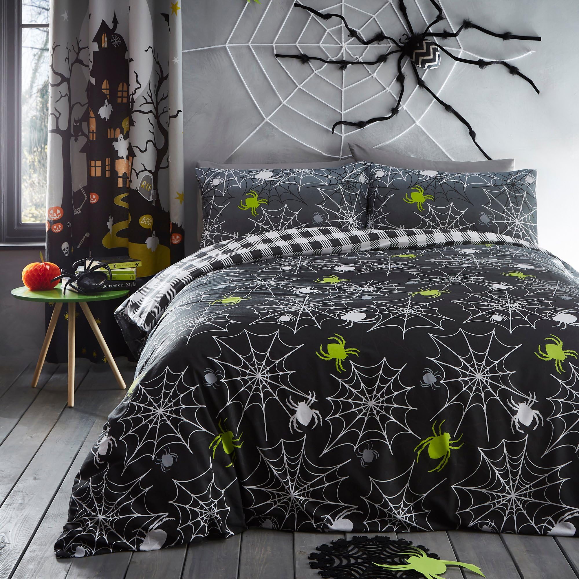 Bedlam - Halloween Spiders Duvet Cover - Double Bedding Size (200 x 200cm) - Reversible (2 Designs) - Black Check - Glow in the Dark - Spider Webs Halloween Bedding with Grey Decorations