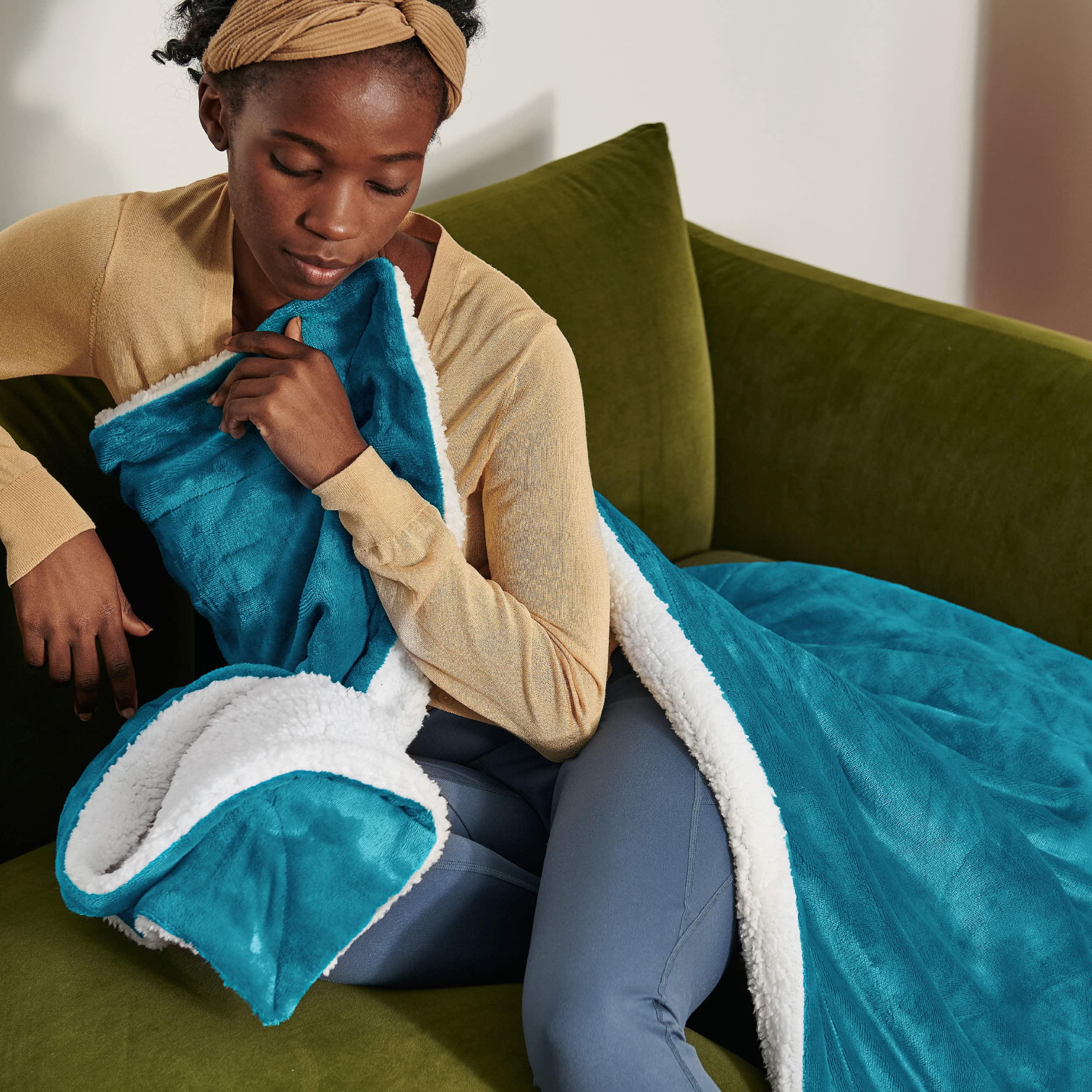 Bedsure GentleSoft Sherpa Fleece Throw Blanket for Couch - Thick and Warm, Soft Fuzzy Plush Throw Blanket for Winter, Teal, 50x60 Inches
