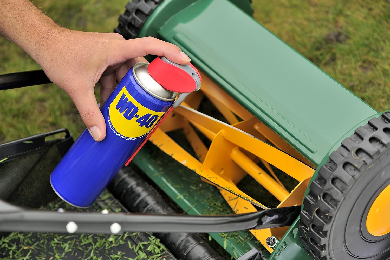 WD-40 Multi Use Lubricant Spray 450ml Triple Pack, Wide and Narrow Smart Straw - Image 5