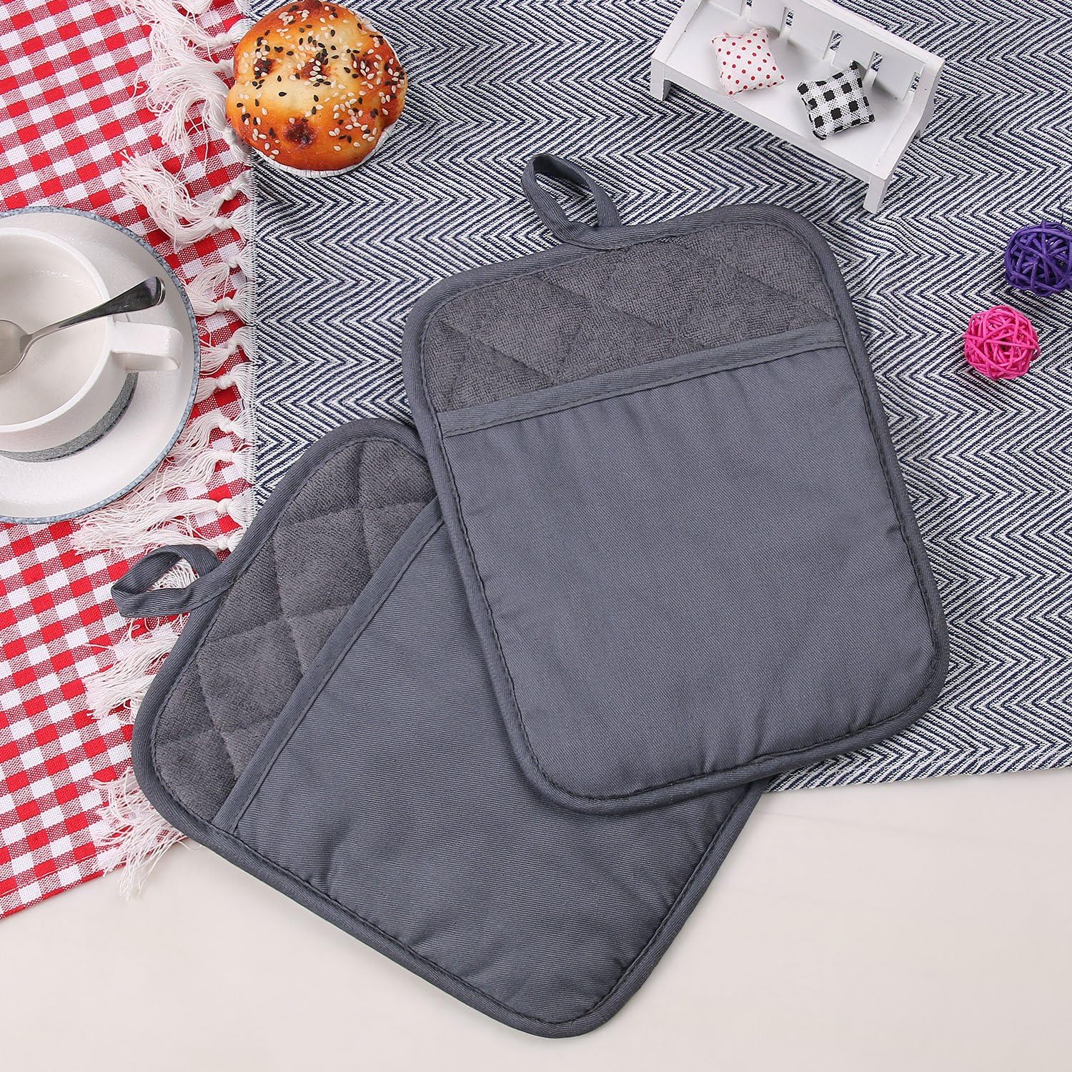 100% Cotton with Silicone Kitchen Everyday Basic Pot Holder Heat Resistant Coaster Potholder Oven Mitts with Pocket for Cooking and Baking Set of 2 Grey: Home & Kitchen