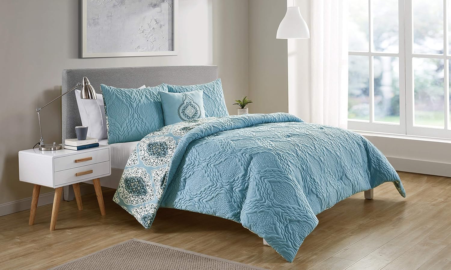 VCNY Home Luanna Comforter Set, Bedding, Full/Queen, Light Blue