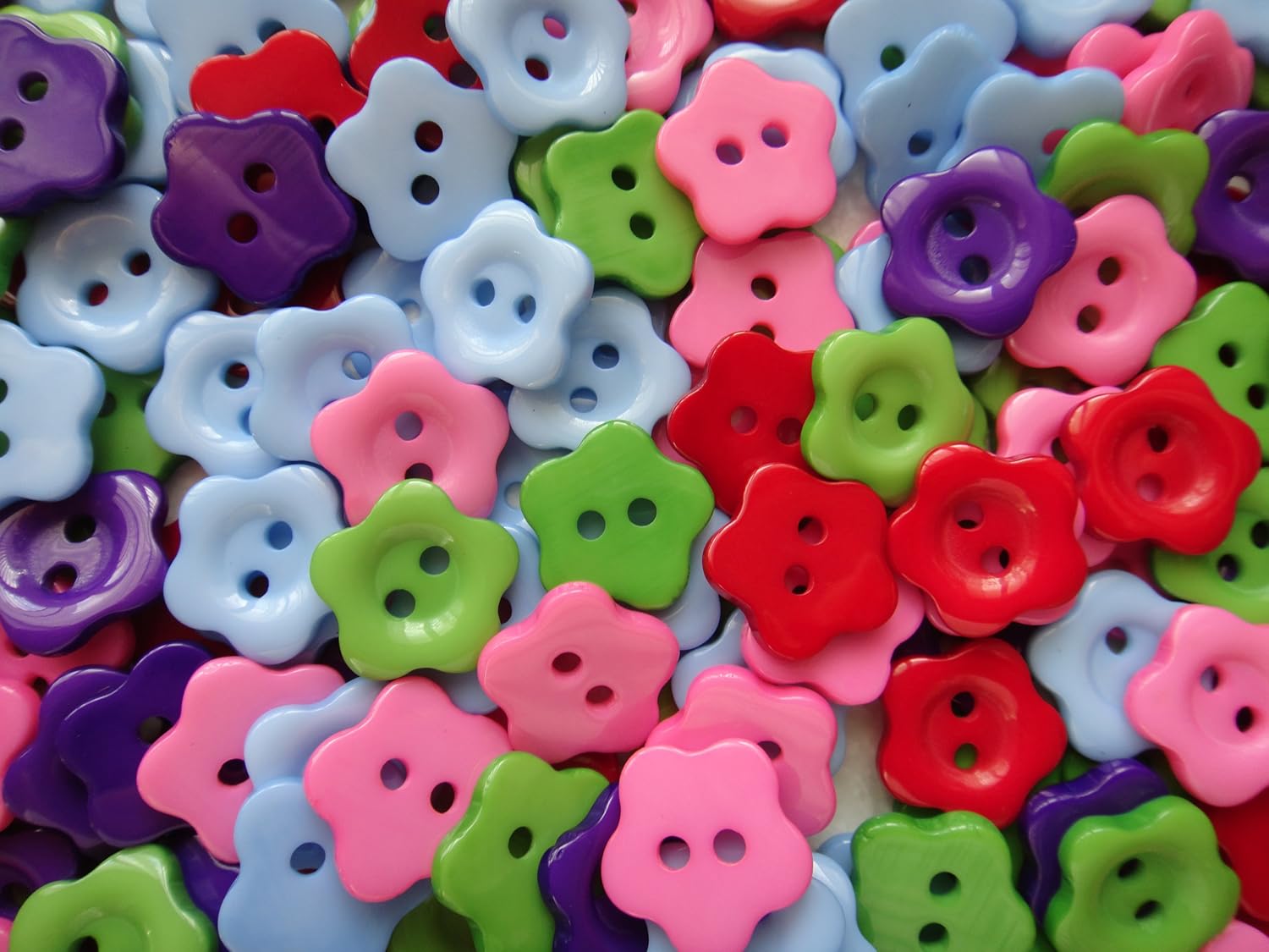 20 x FLOWER BUTTONS Bright Coloured Flower Shaped Resin Buttons, Great for Crafts, Knitting