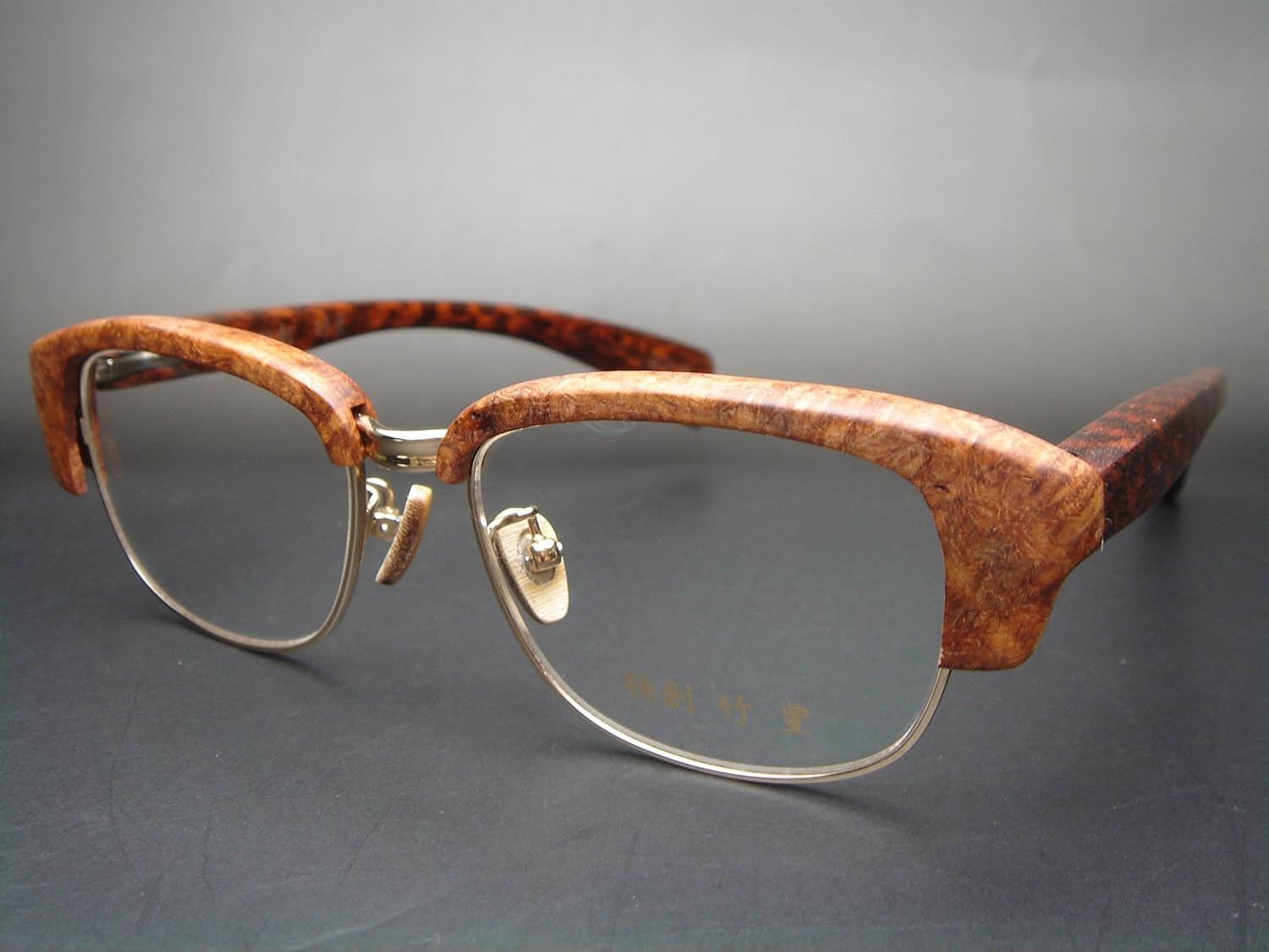 Amazon Co Jp 木製めがねフレーム Sir22 1 Dokusou Tikuhou ルーツ 鯖江産 木のめがね ｽﾈｰｸｳｯﾄﾞ 銘木 花梨 カリン 瘤 服 ファッション小物