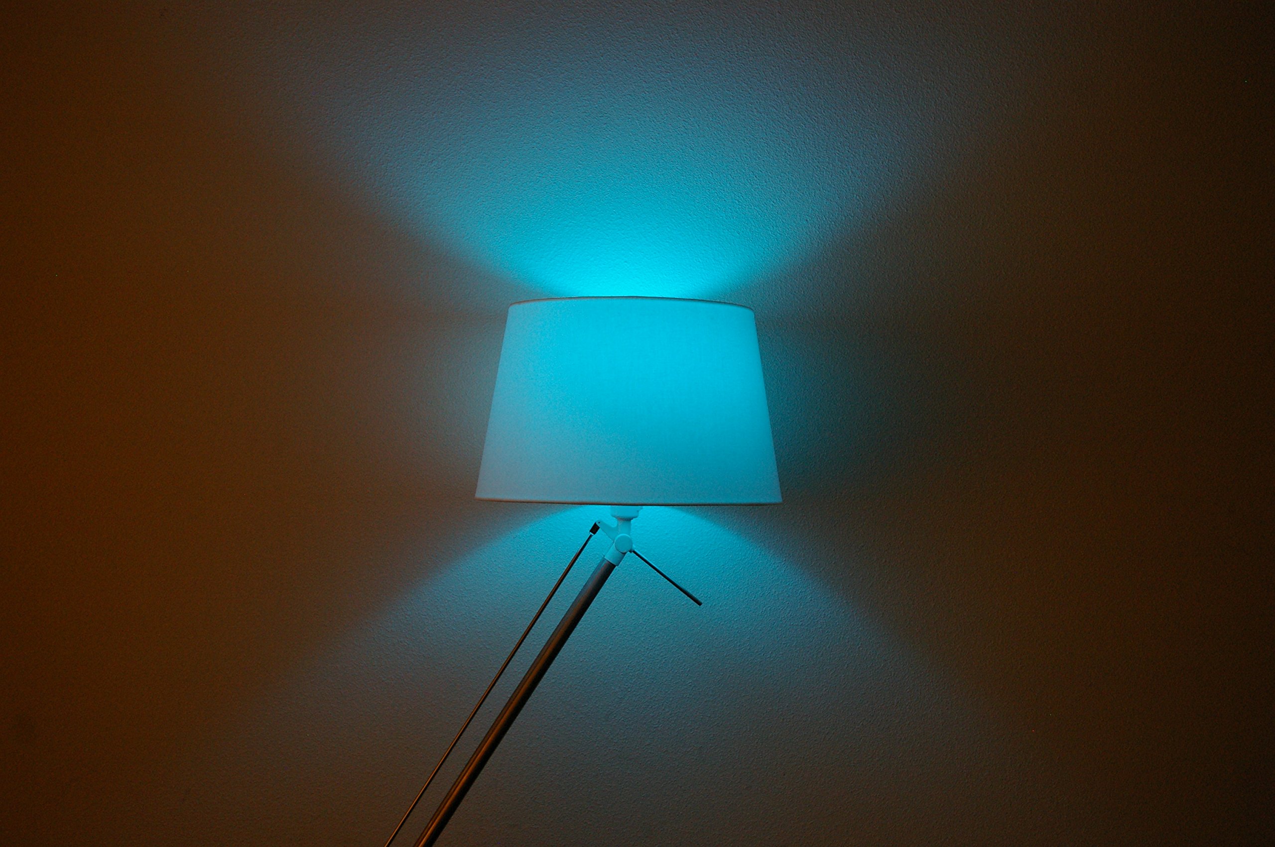 Innr E27 Smart LED Lampe, Color, dimmbar, RGBW, kompatibel mit Echo Plus und Philips Hue* RB 185 C