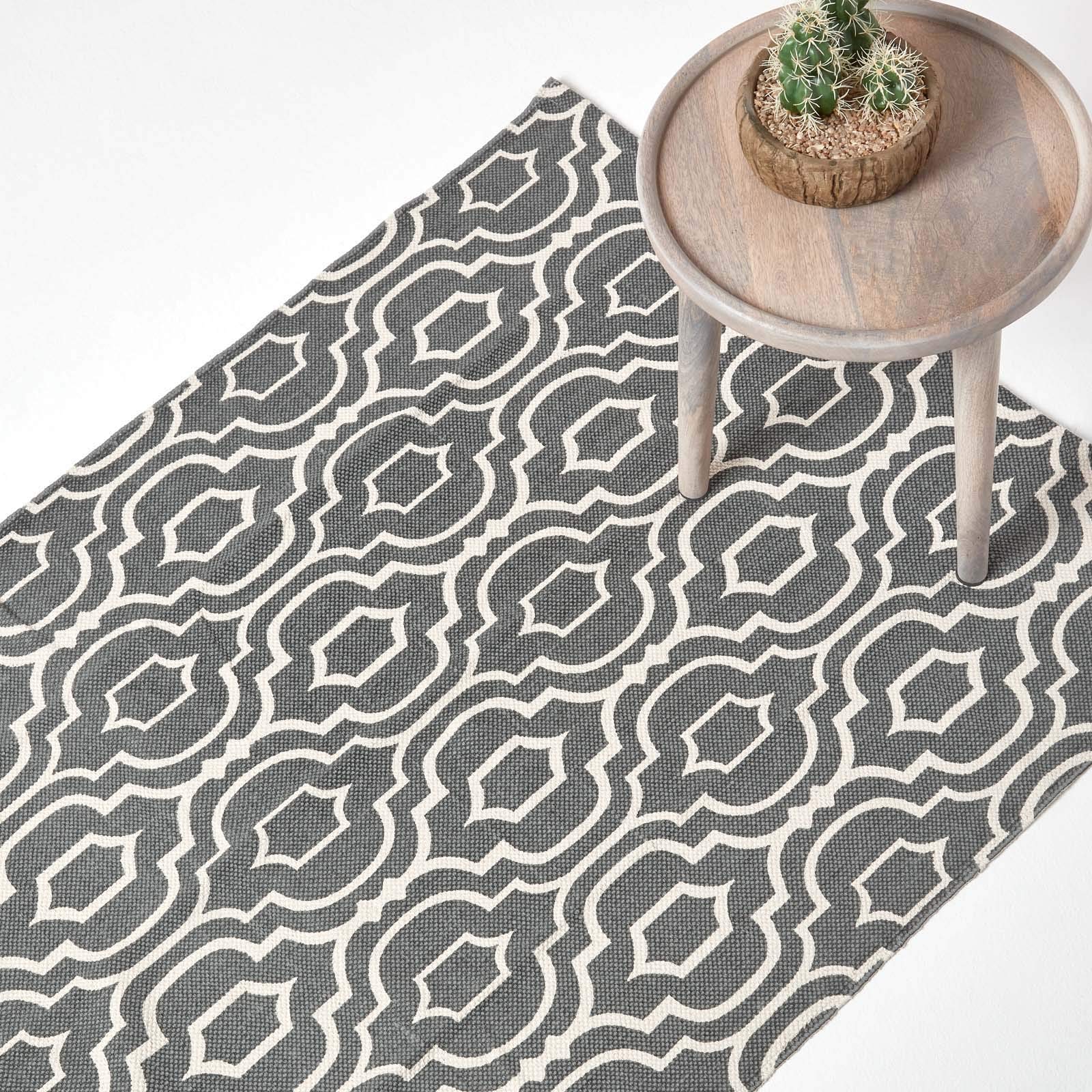 HOMESCAPES Geometric Printed Rug 'Riga' 100% Cotton Grey & White Rug, 90 x 150 cm