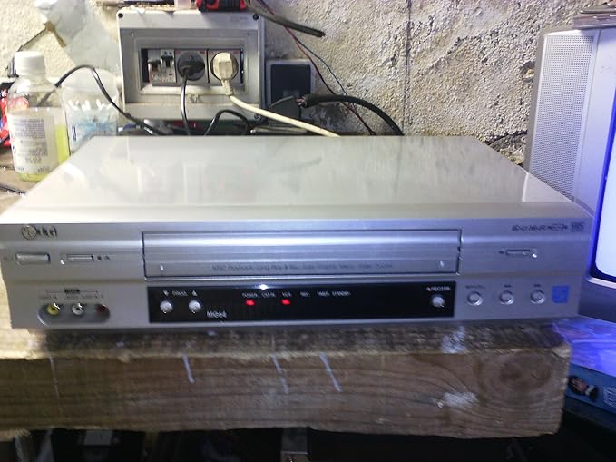 MAGNETOSCOPE LG MG64 LECTEUR VHS Reconditionné - Très Bon Etat + TELECOMMANDE - Téléphonie MAGNETOSCOPE LG MG64 LECTEUR VHS Reconditionné - Très Bon Etat + TELECOMMANDE - Téléphonie
