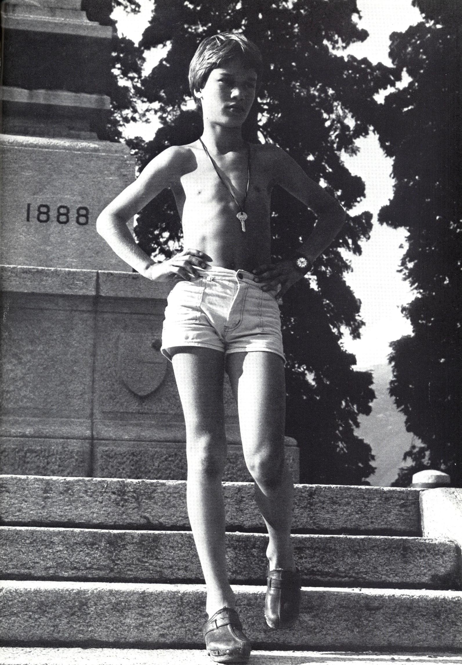 Флориан спидо. Азов филмс. Зверозуб азов фильм. Фильм мальчик на пляже. Советские короткие шорты.