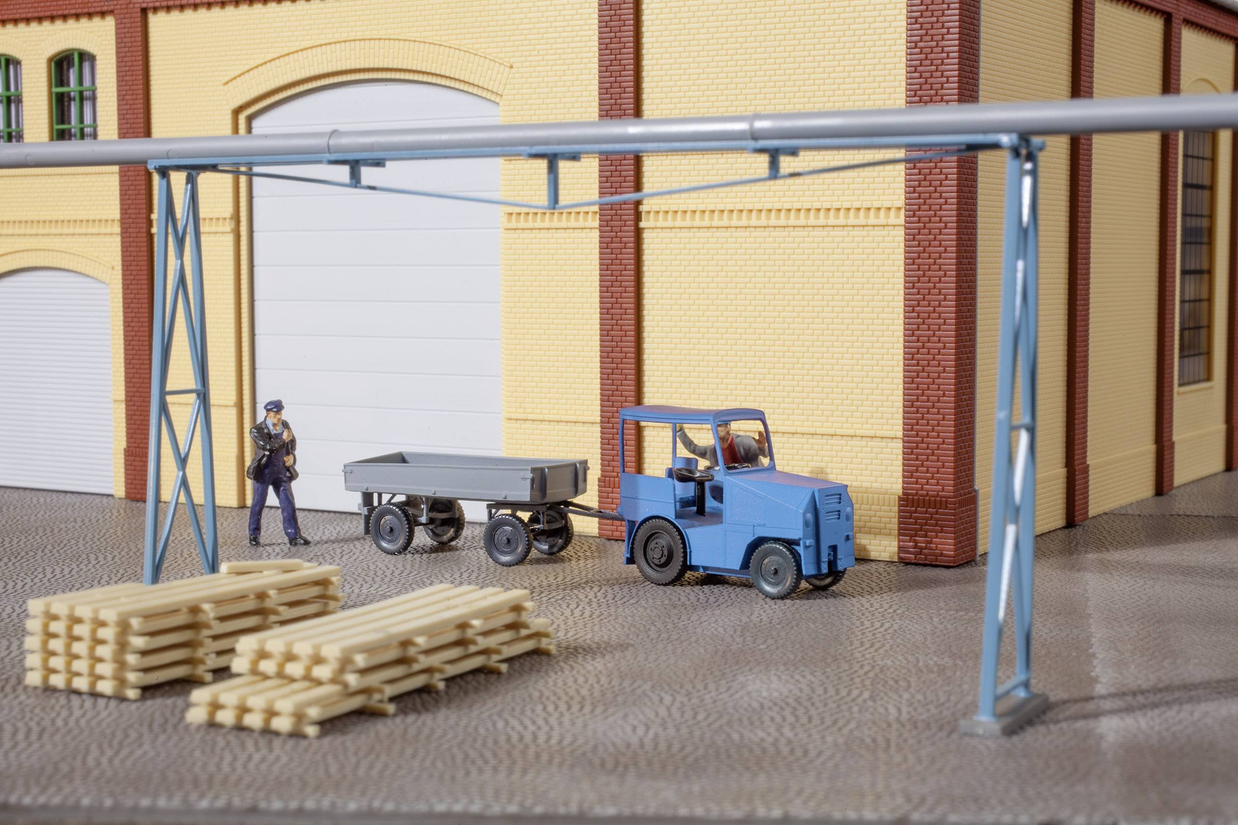 Auhagen 41636 Tractor with Trailer Modelling Kit (Small)