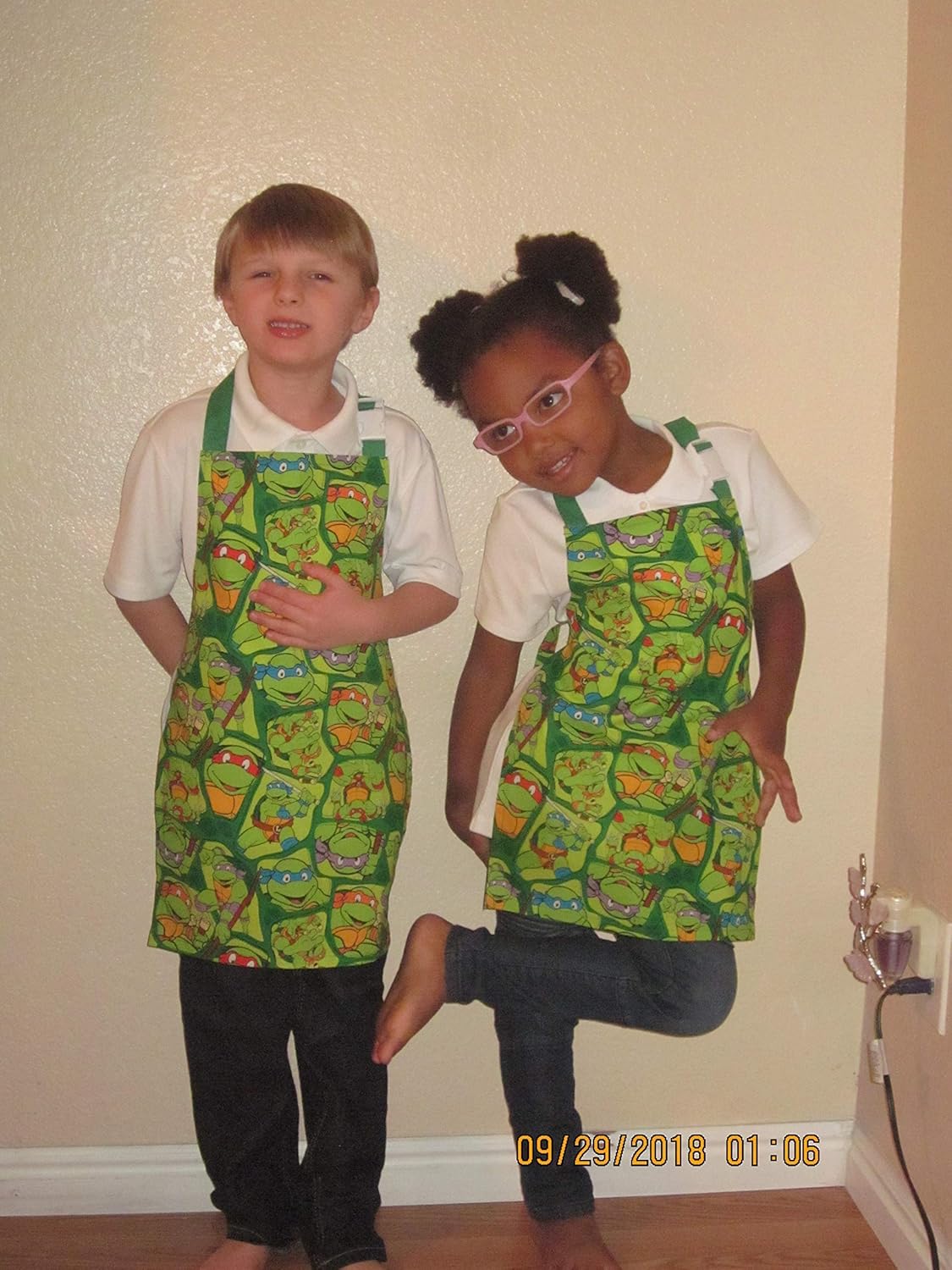 TEENAGE MUTANT NINJA TURTLES Child's apron (licensed fabric) size Small (fits 3-4)